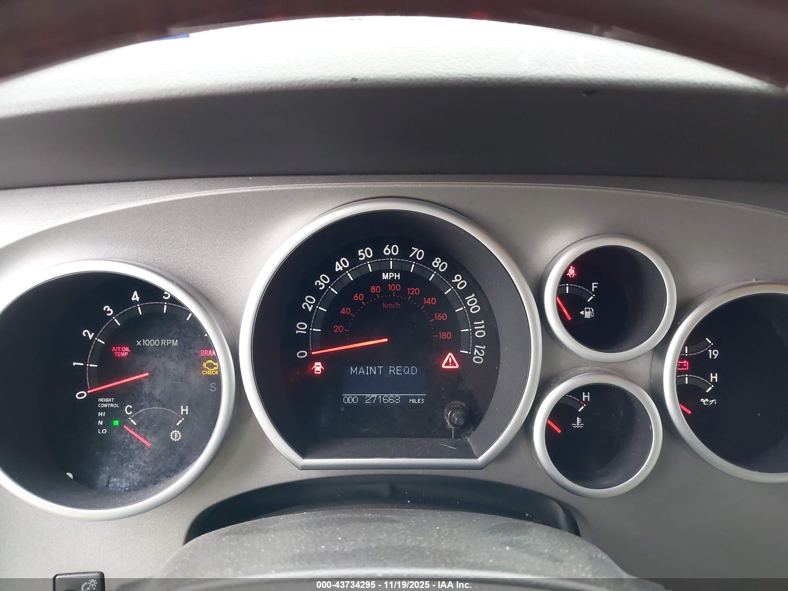 TOYOTA SEQUOIA image 7