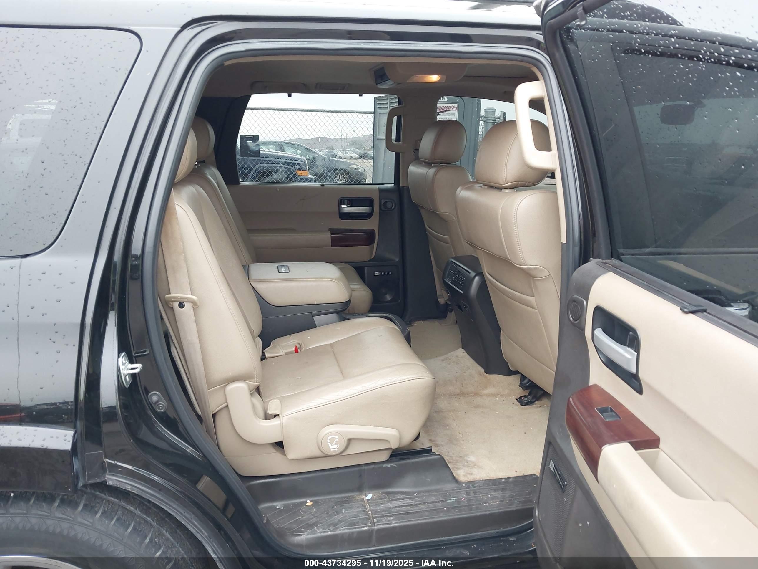 TOYOTA SEQUOIA image 8