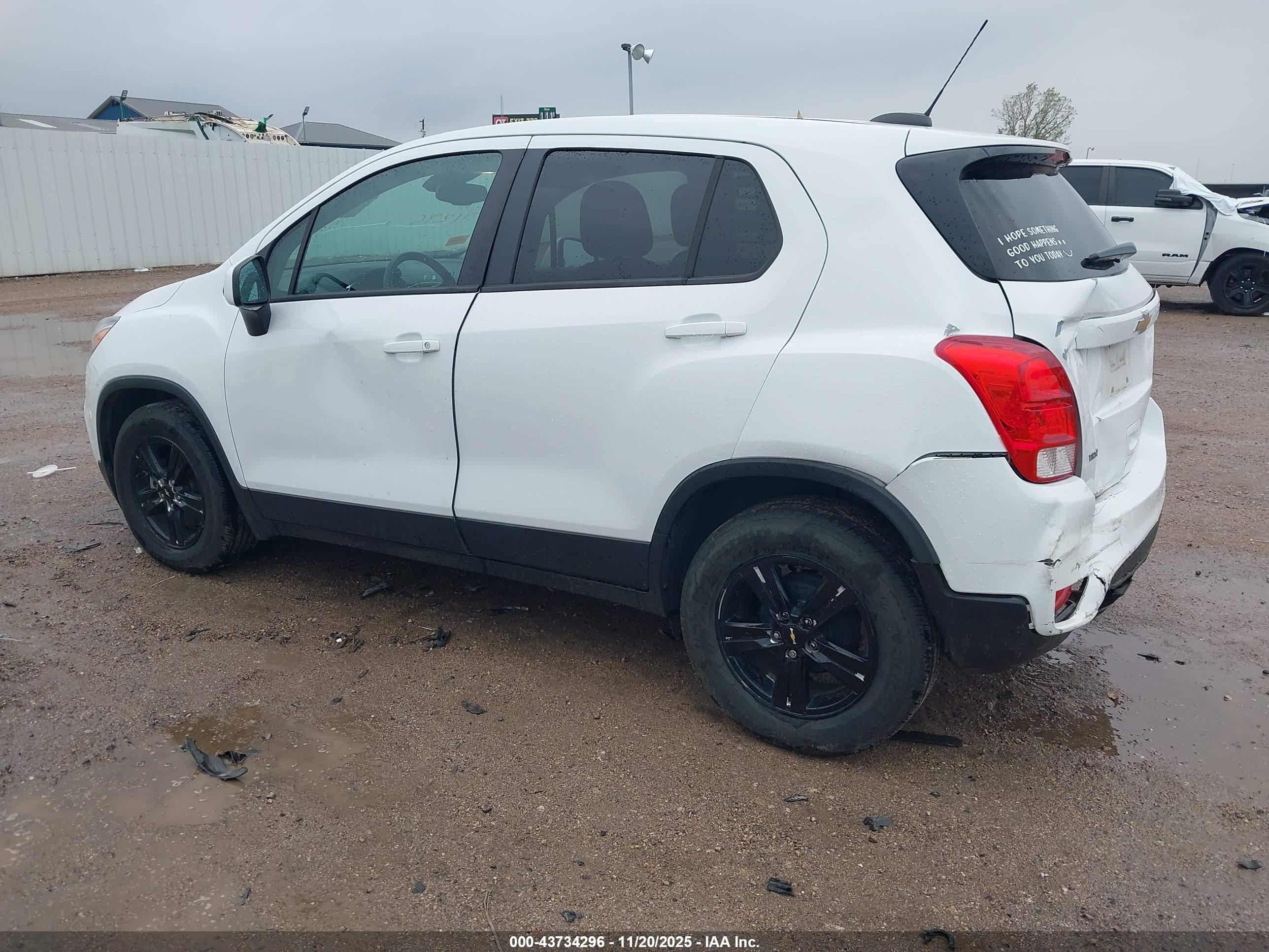 CHEVROLET TRAX image 3