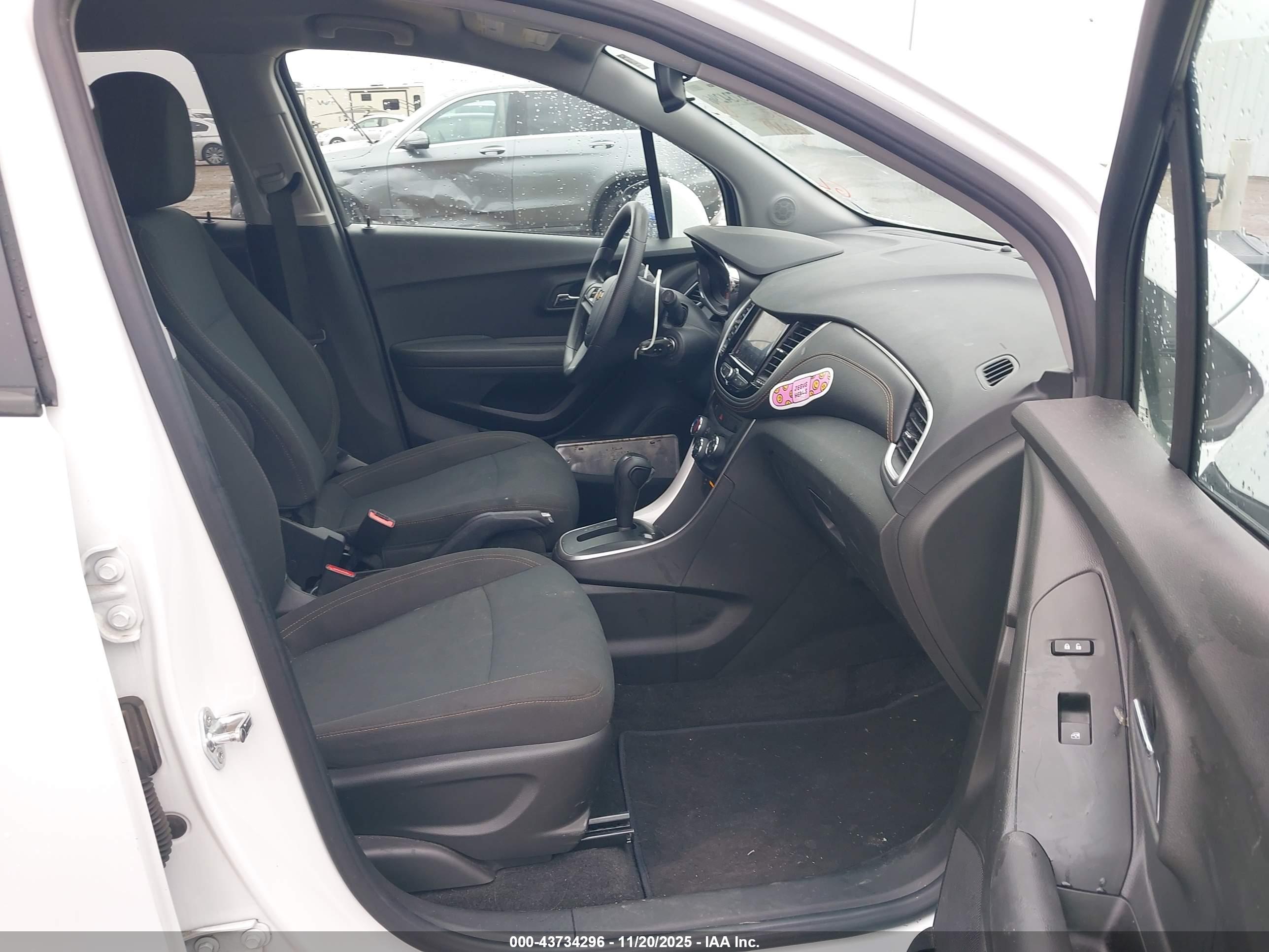CHEVROLET TRAX image 5