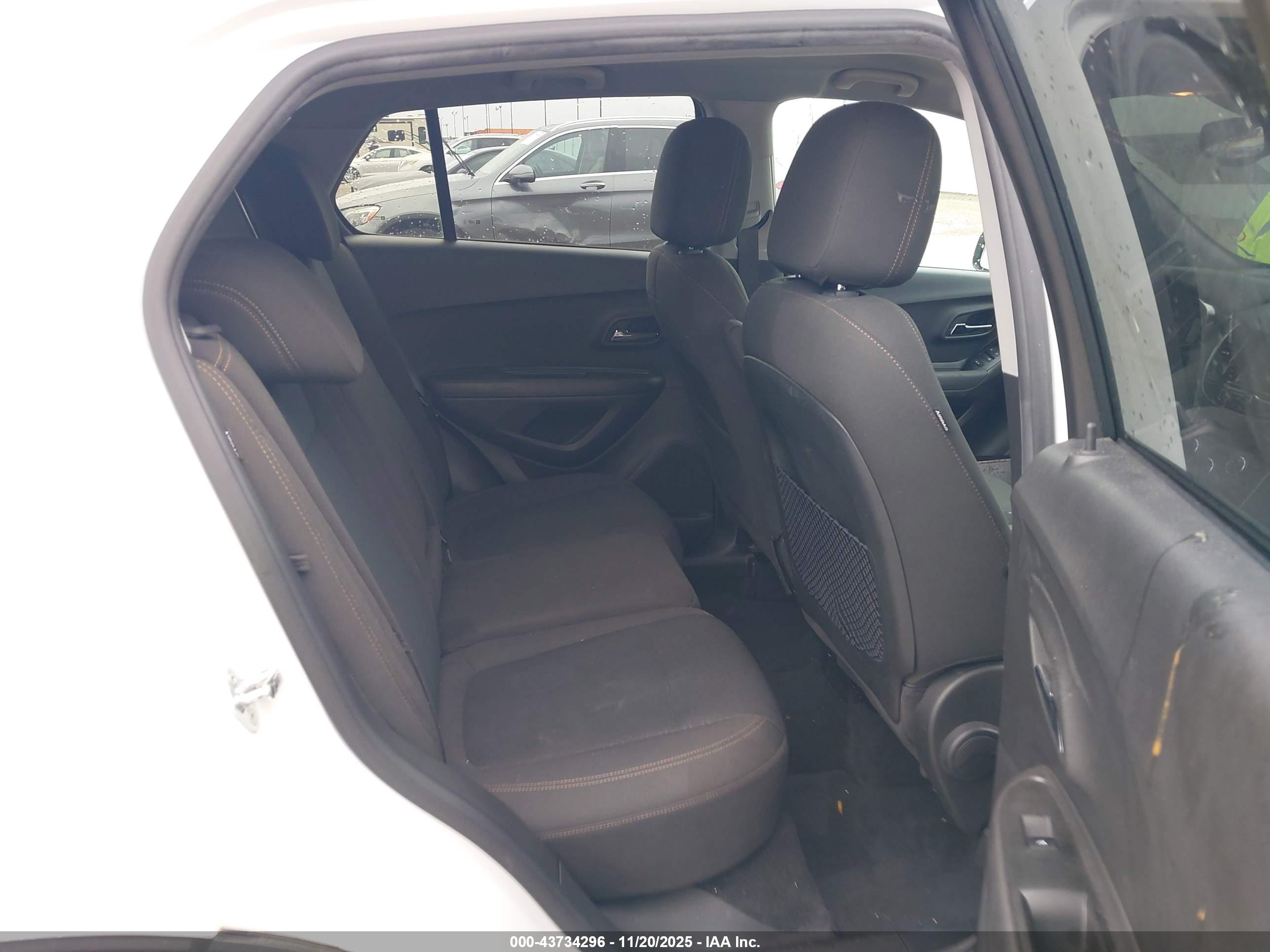 CHEVROLET TRAX image 8