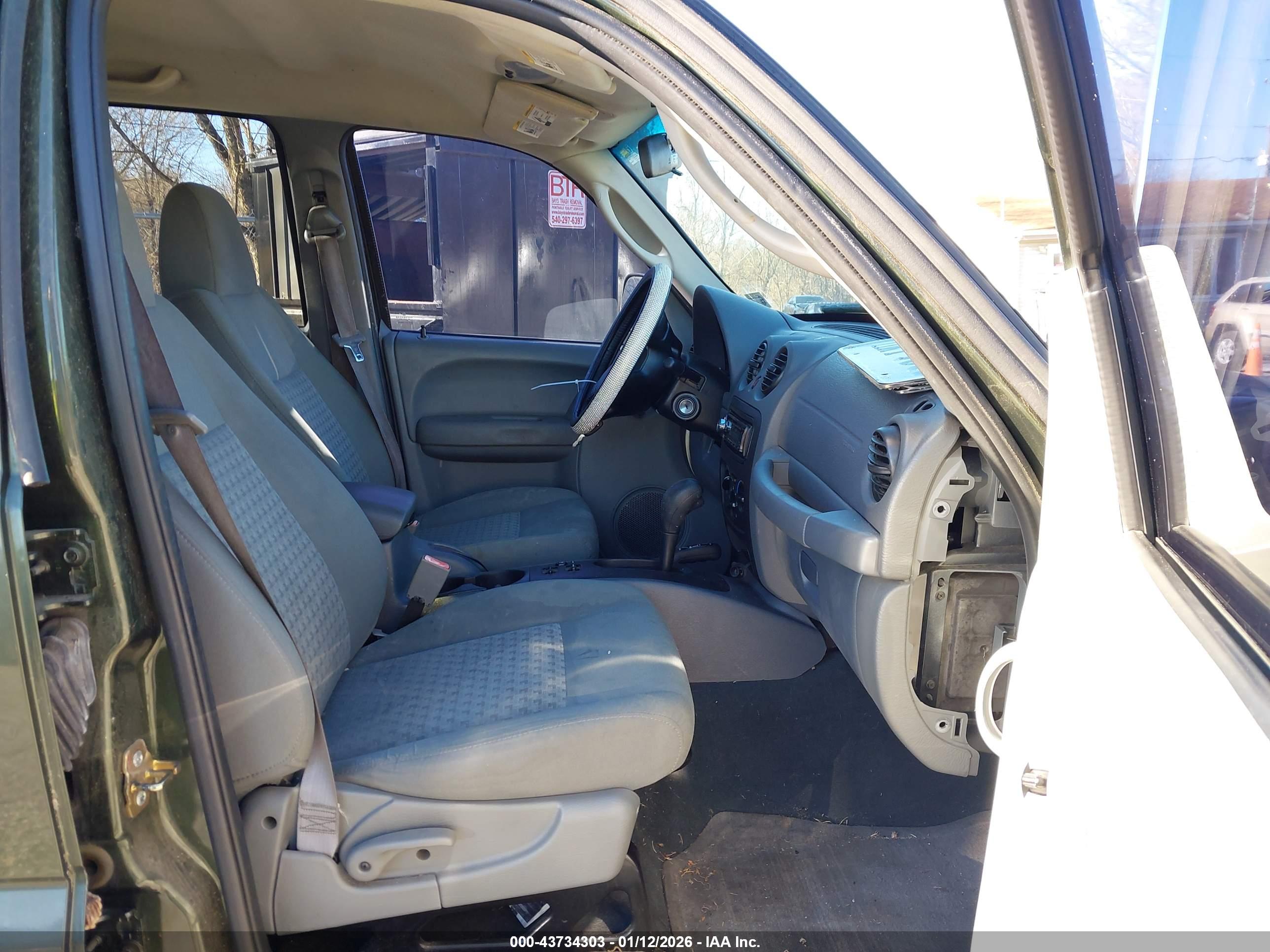 JEEP LIBERTY image 5