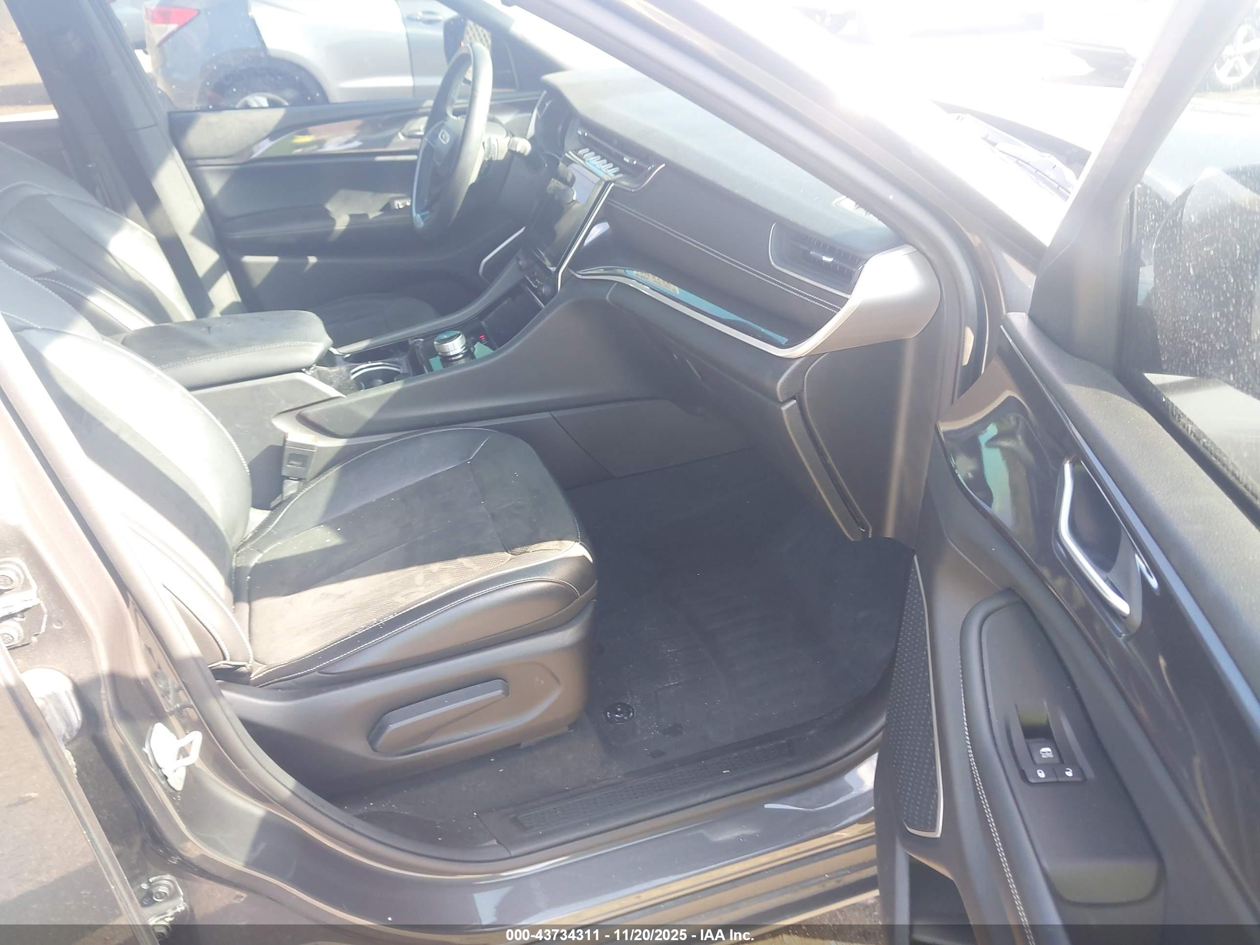 JEEP GRAND image 5