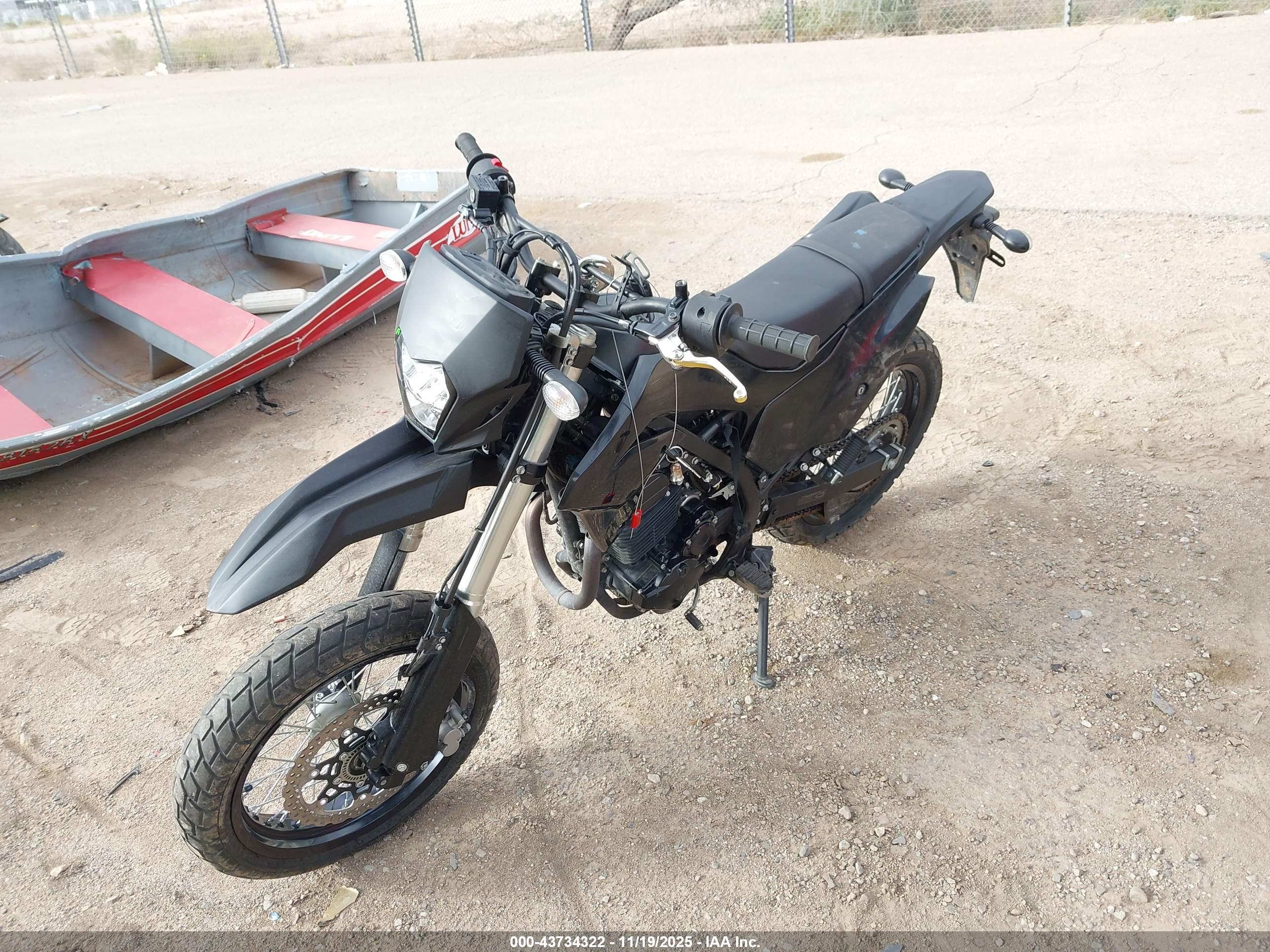 KAWASAKI KLX230 image 2
