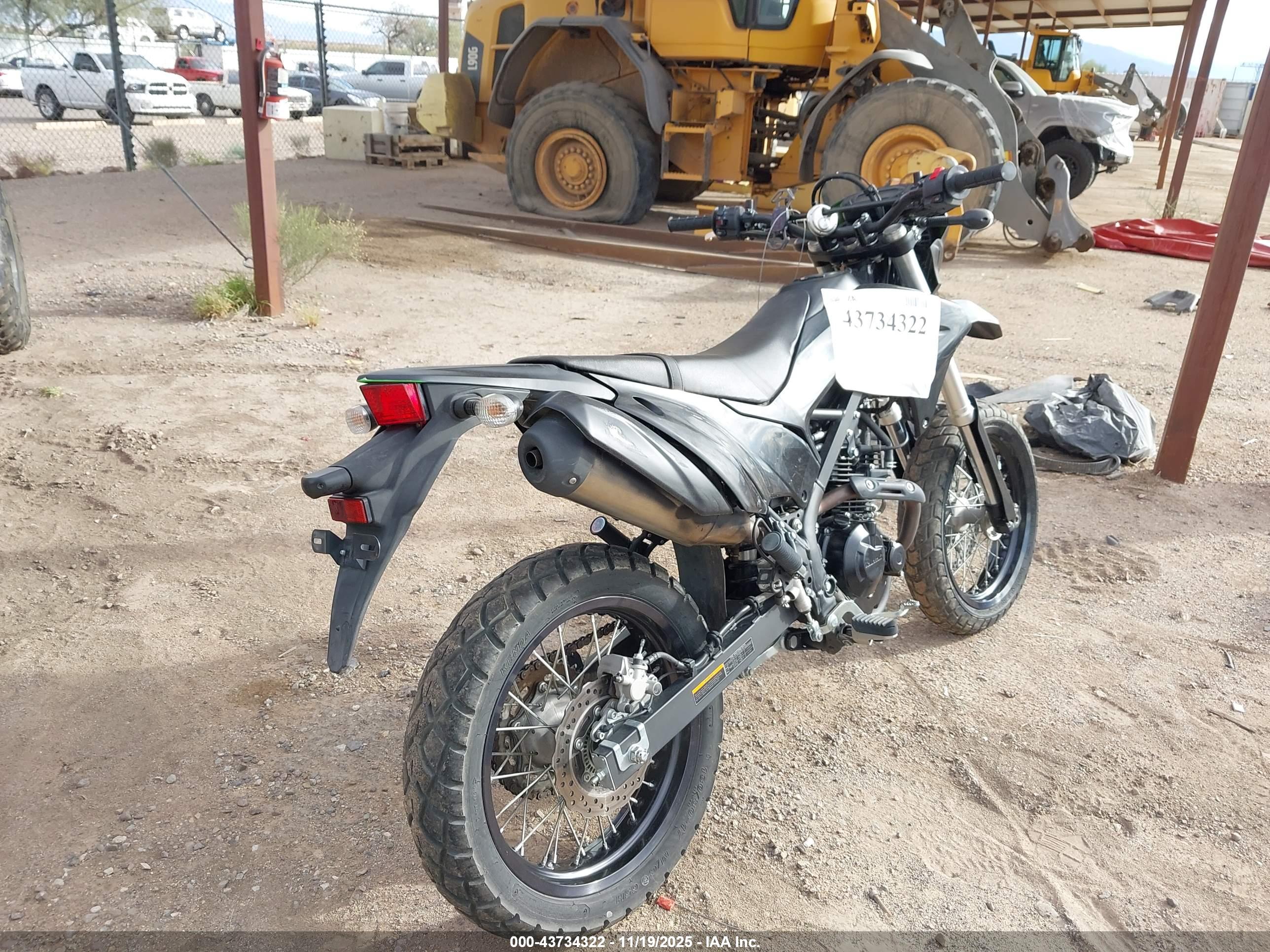 KAWASAKI KLX230 image 4