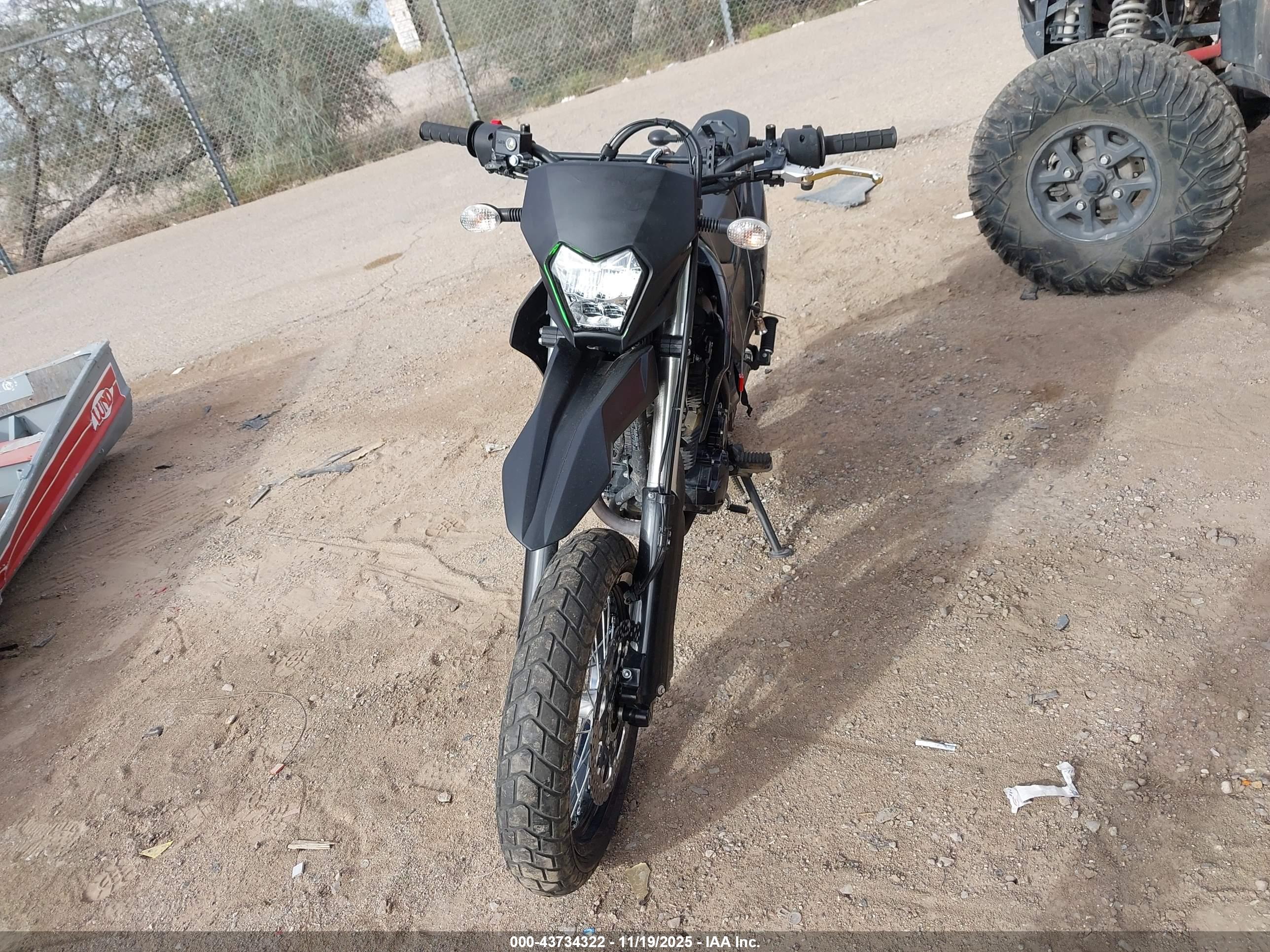 KAWASAKI KLX230 image 5