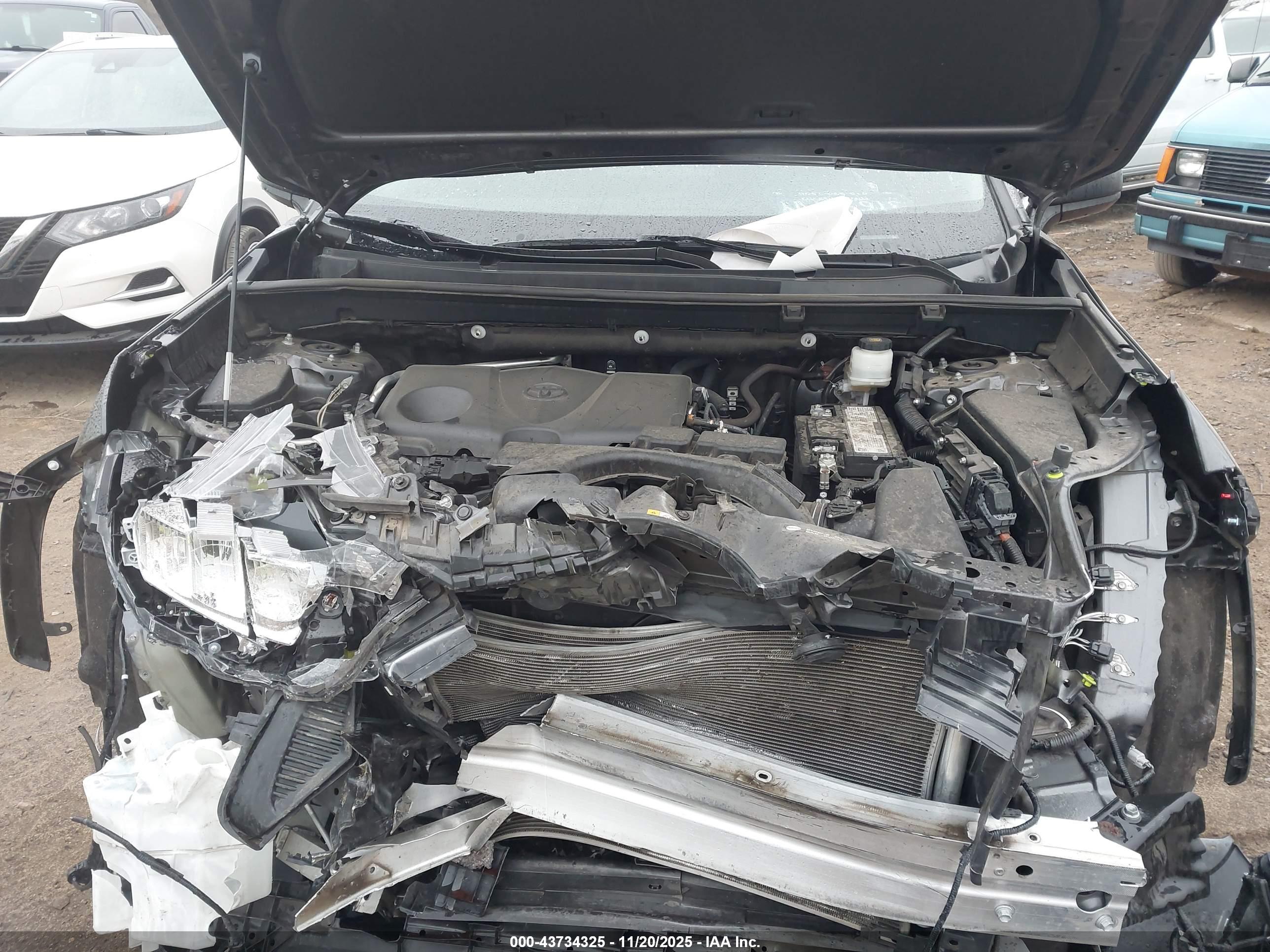 TOYOTA RAV4 image 10