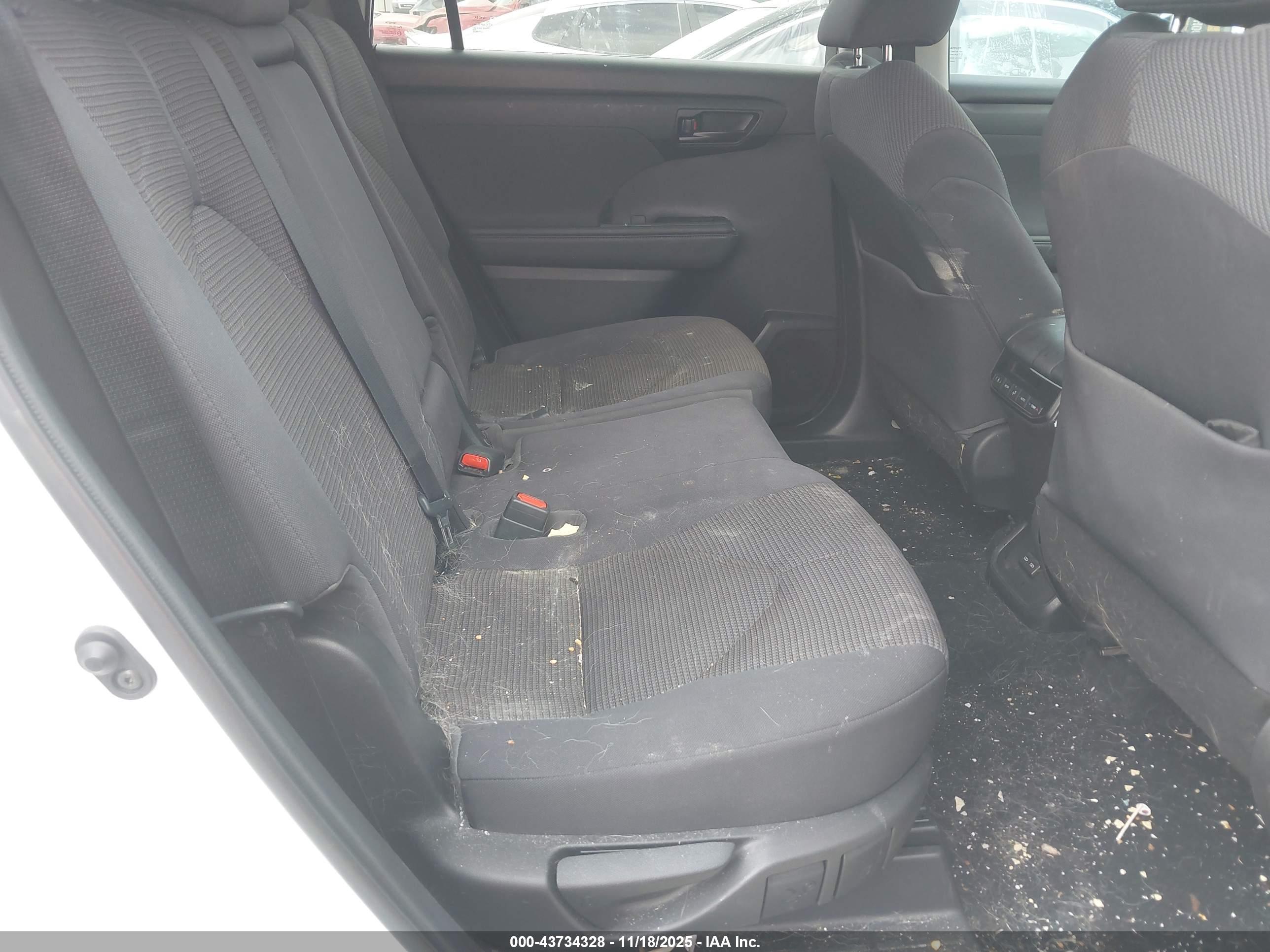 TOYOTA HIGHLANDER image 8