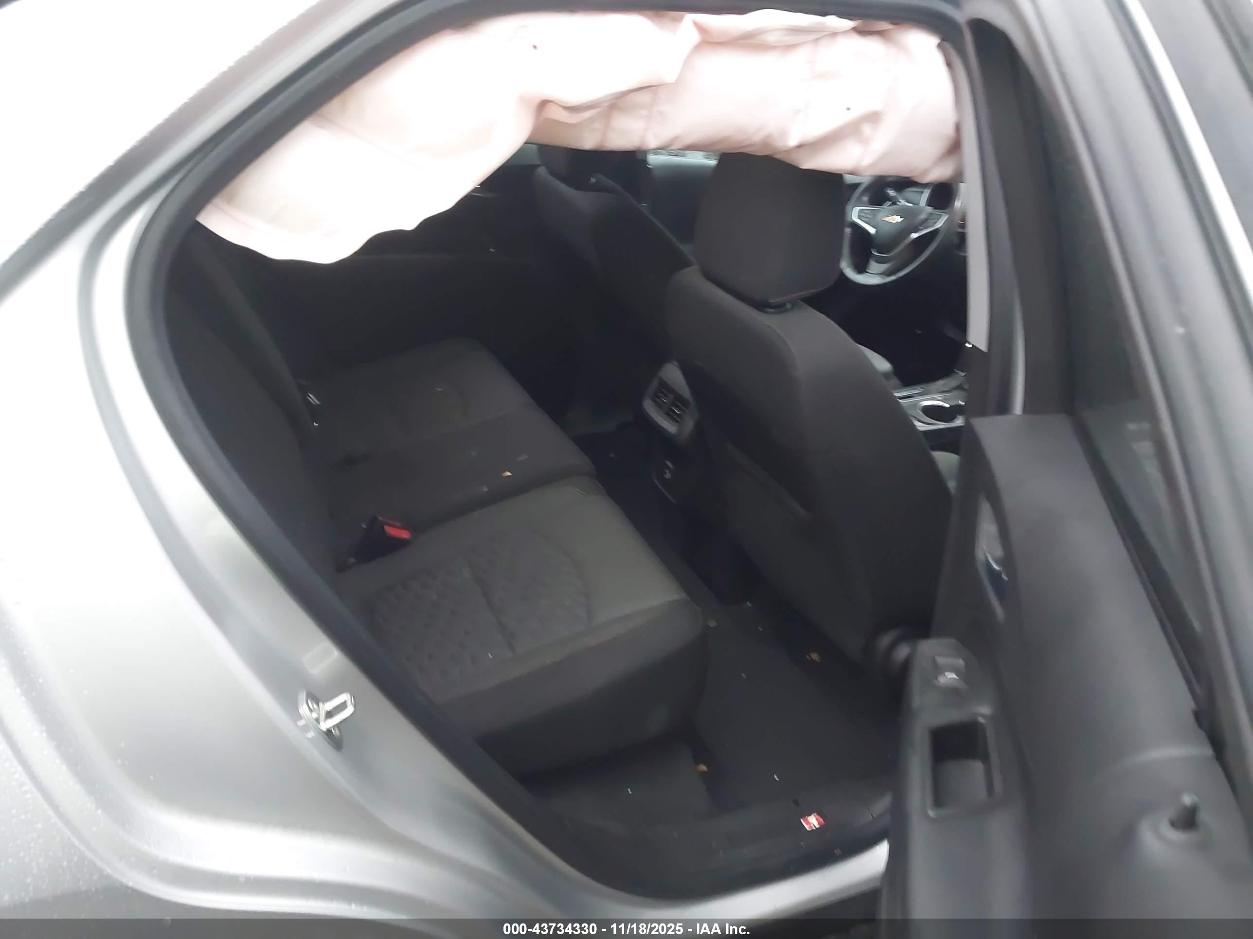CHEVROLET EQUINOX image 8