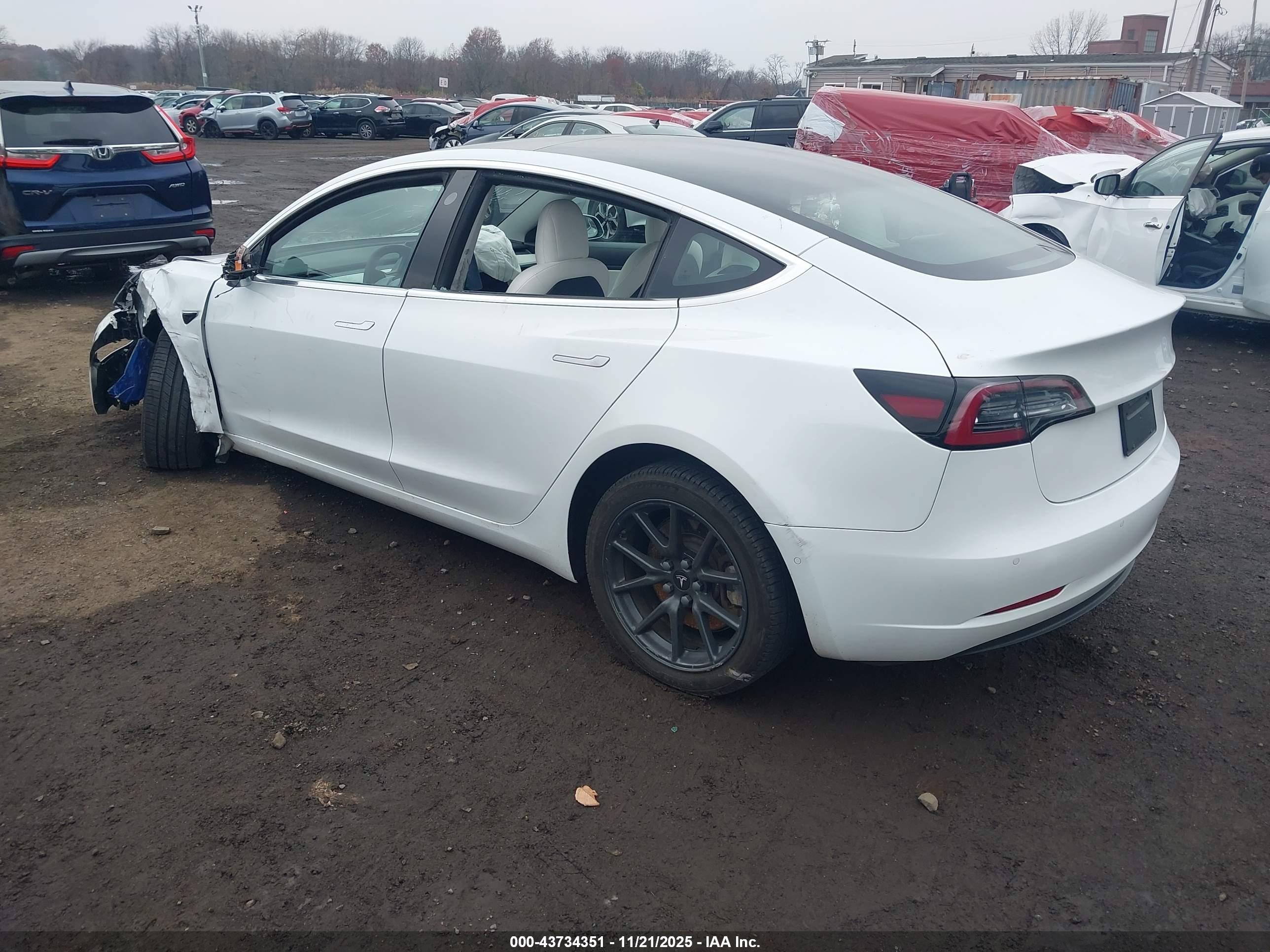 TESLA MODEL image 3