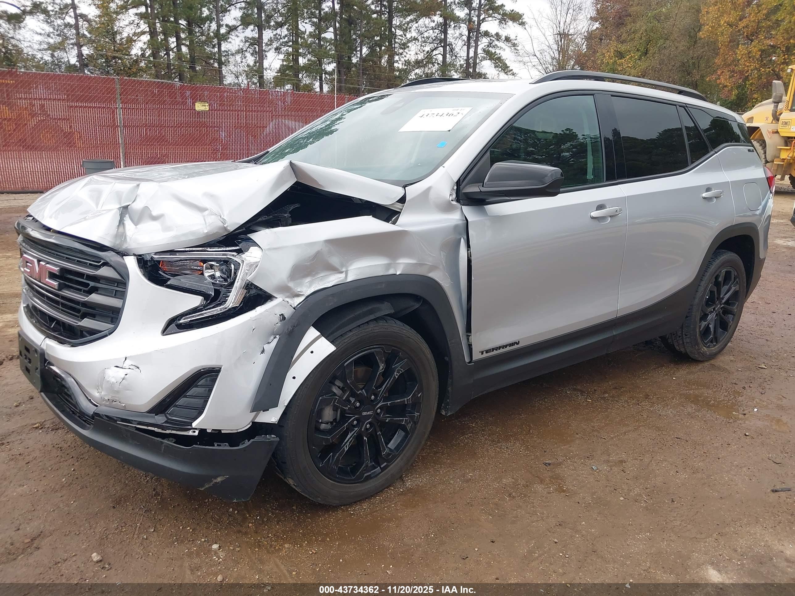 GMC TERRAIN image 2