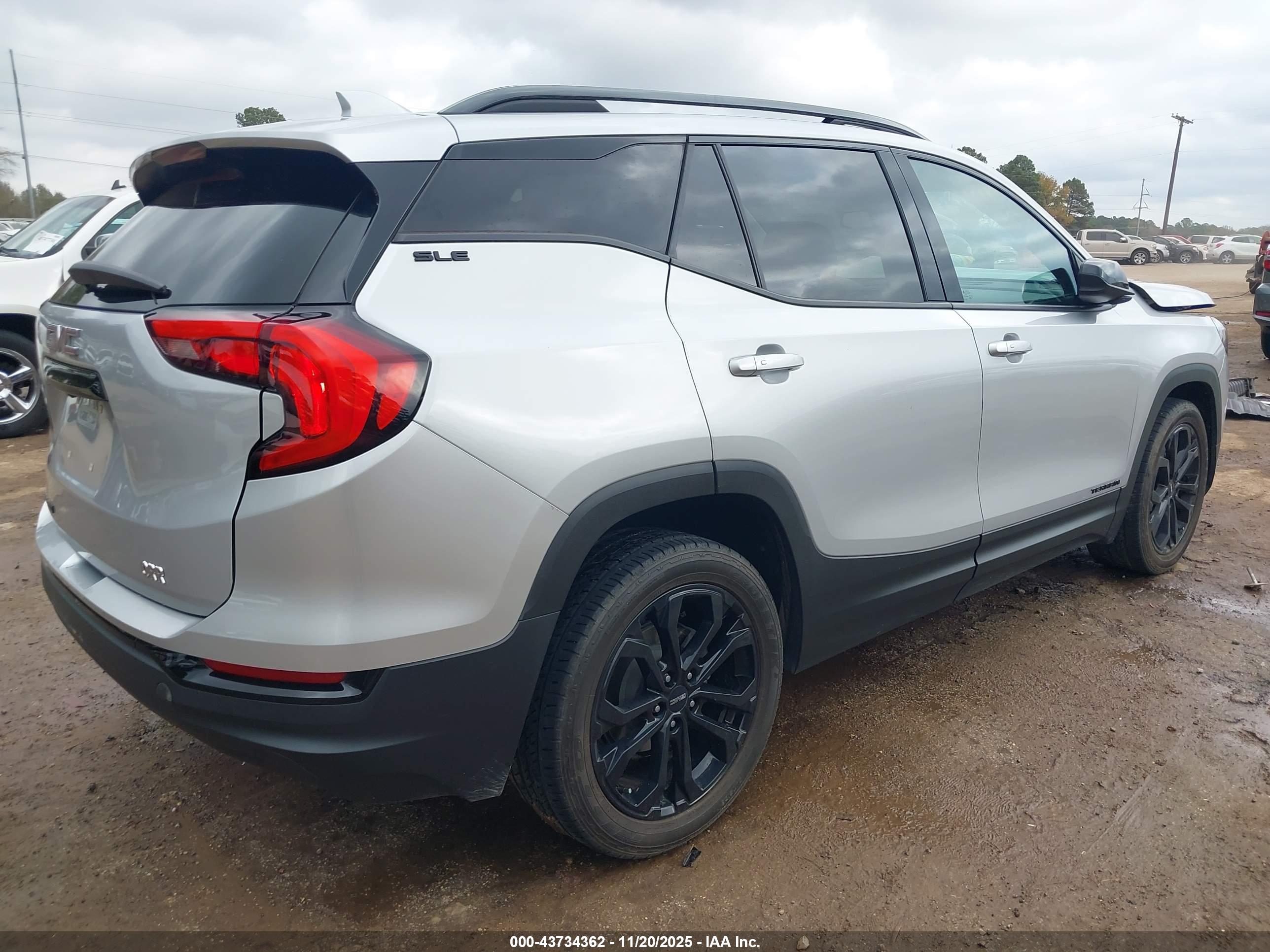 GMC TERRAIN image 4