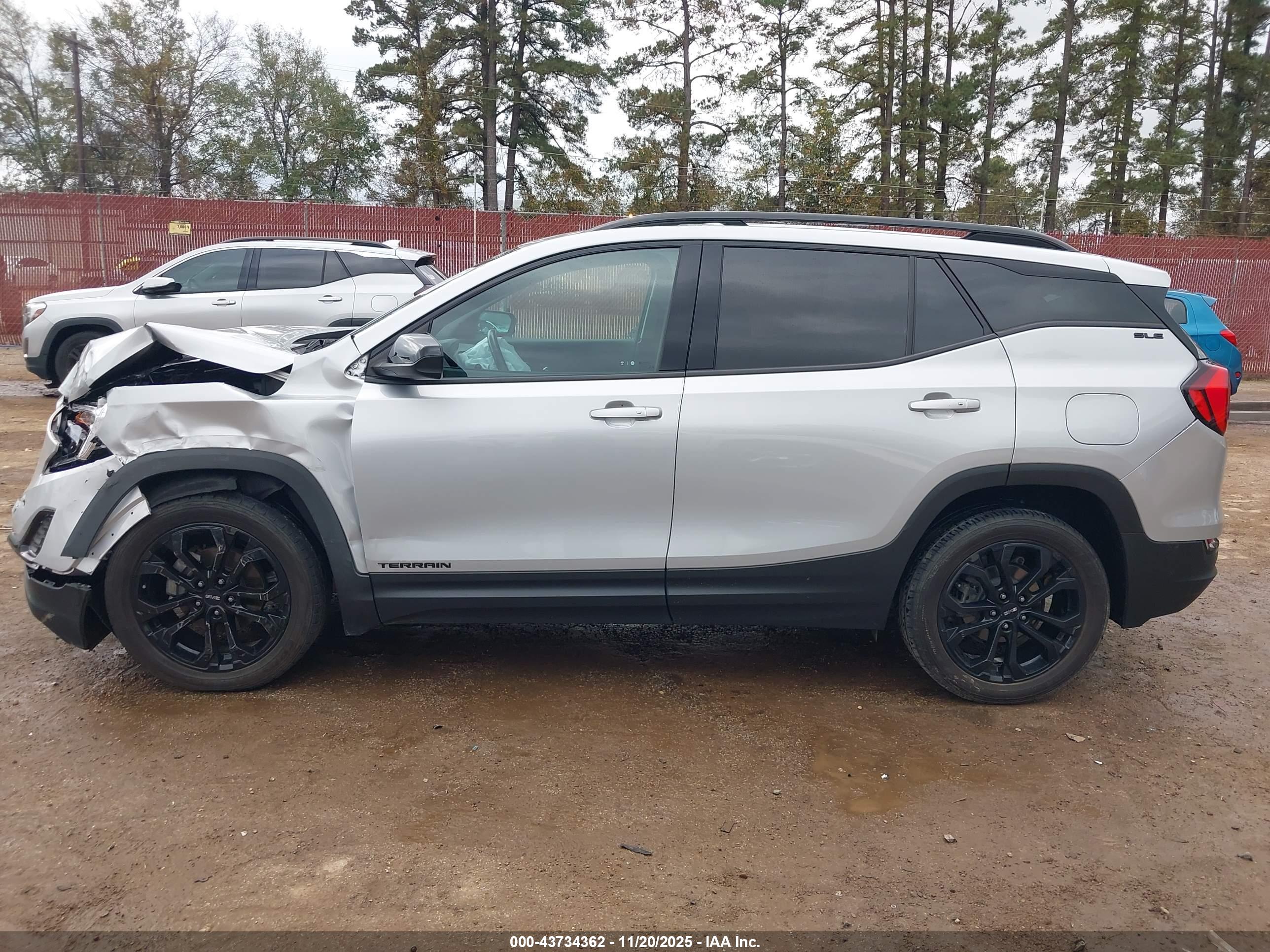 GMC TERRAIN image 6