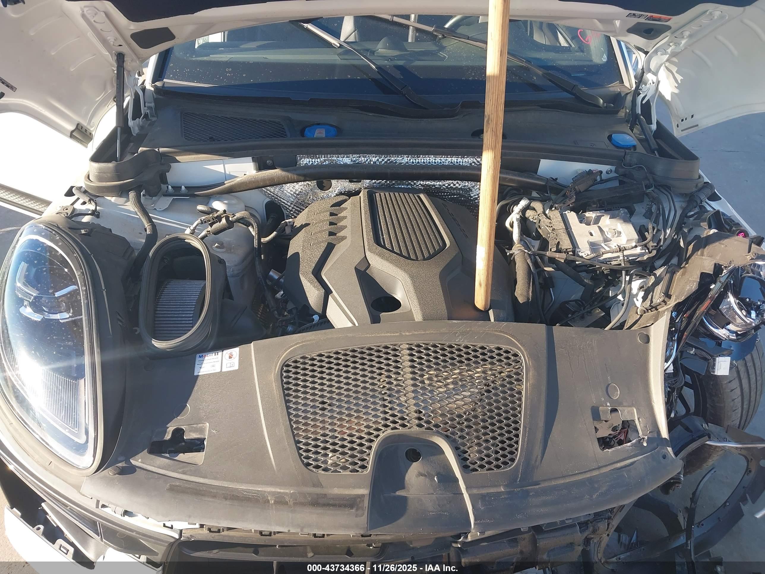 PORSCHE MACAN image 10