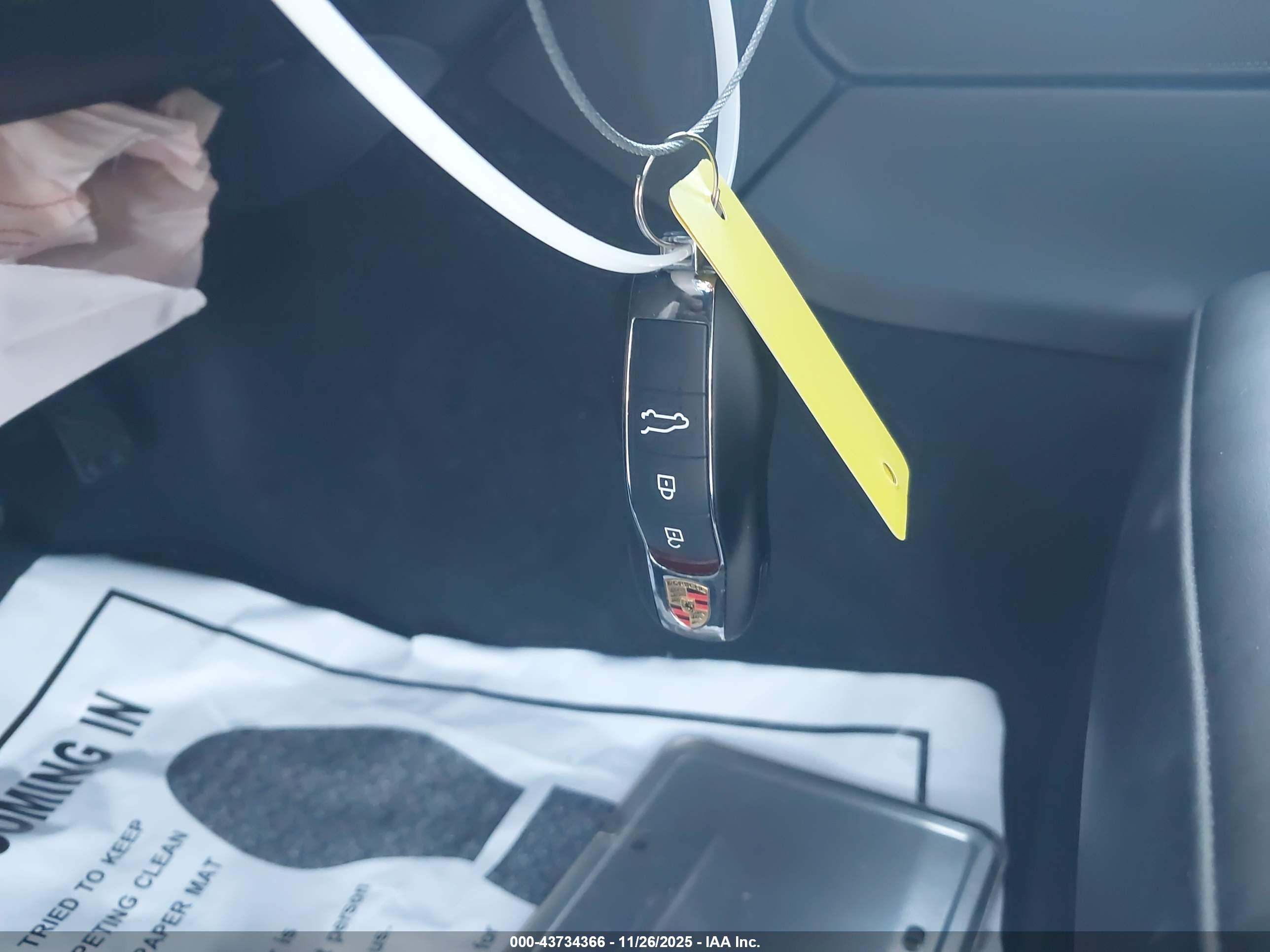 PORSCHE MACAN image 11