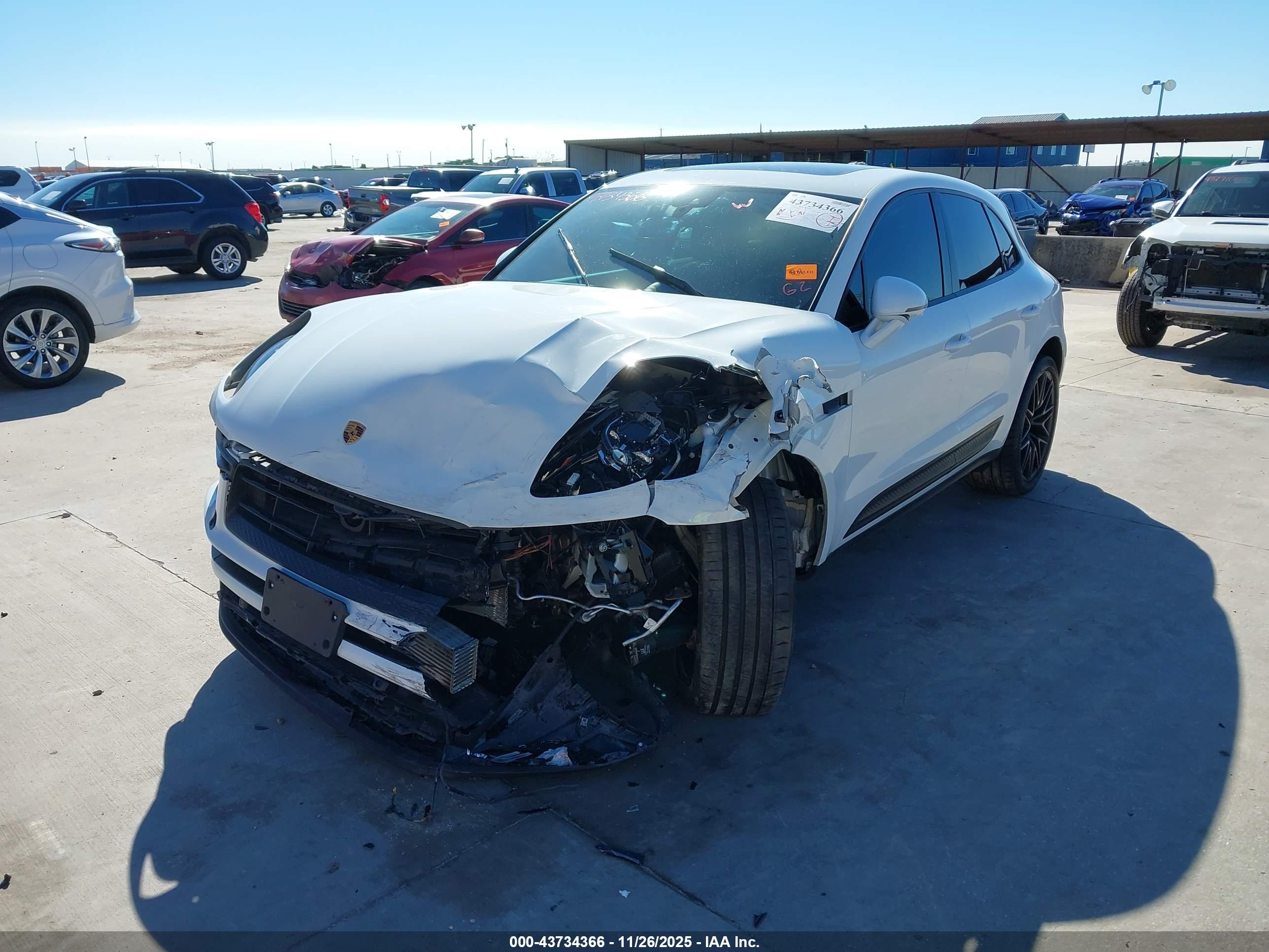 PORSCHE MACAN image 2