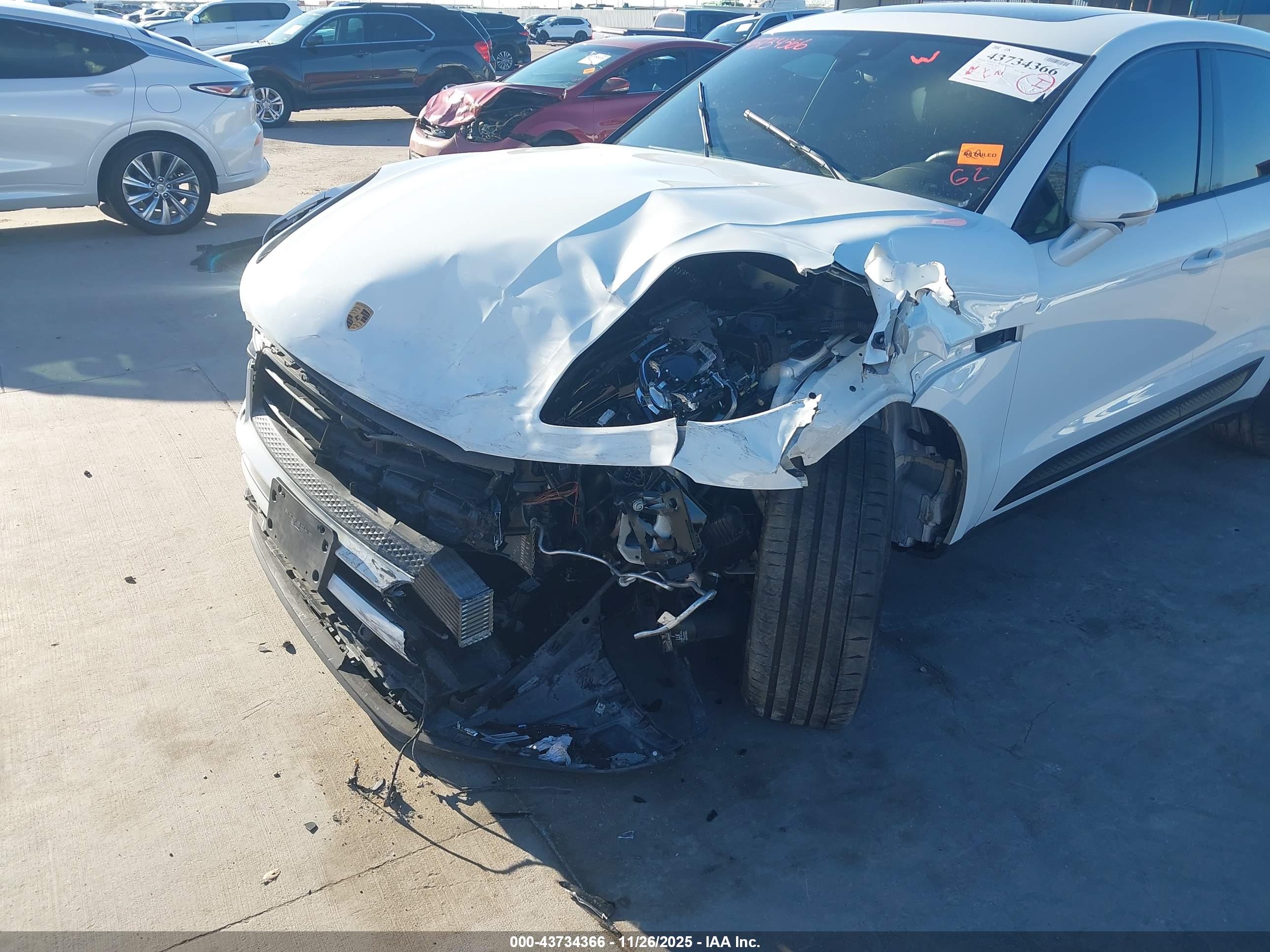 PORSCHE MACAN image 6