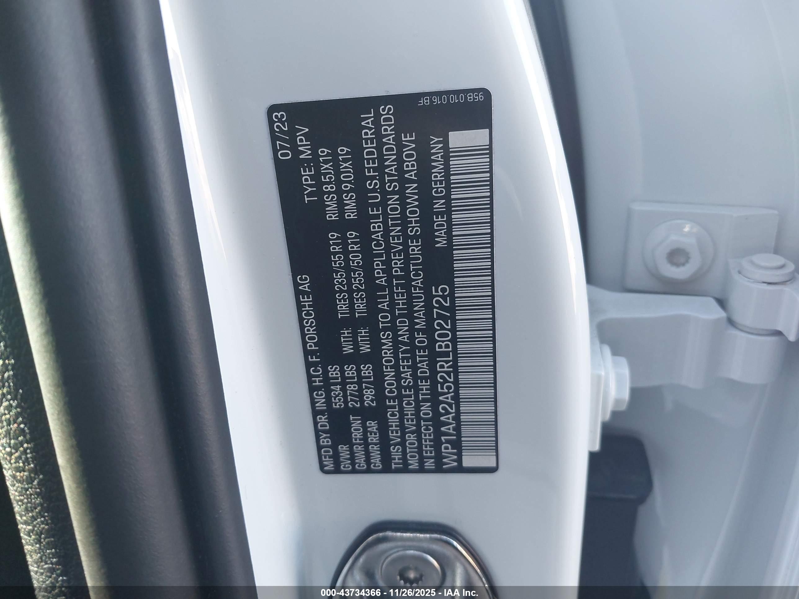 PORSCHE MACAN image 9