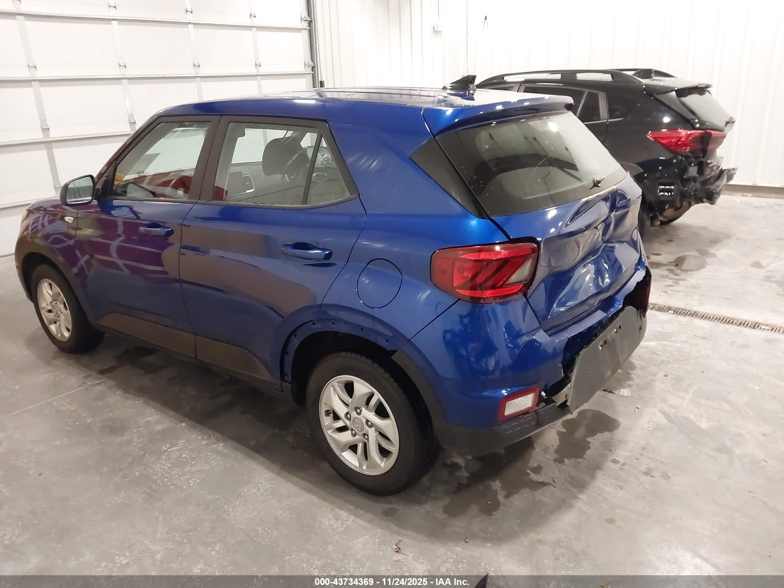 HYUNDAI VENUE image 3