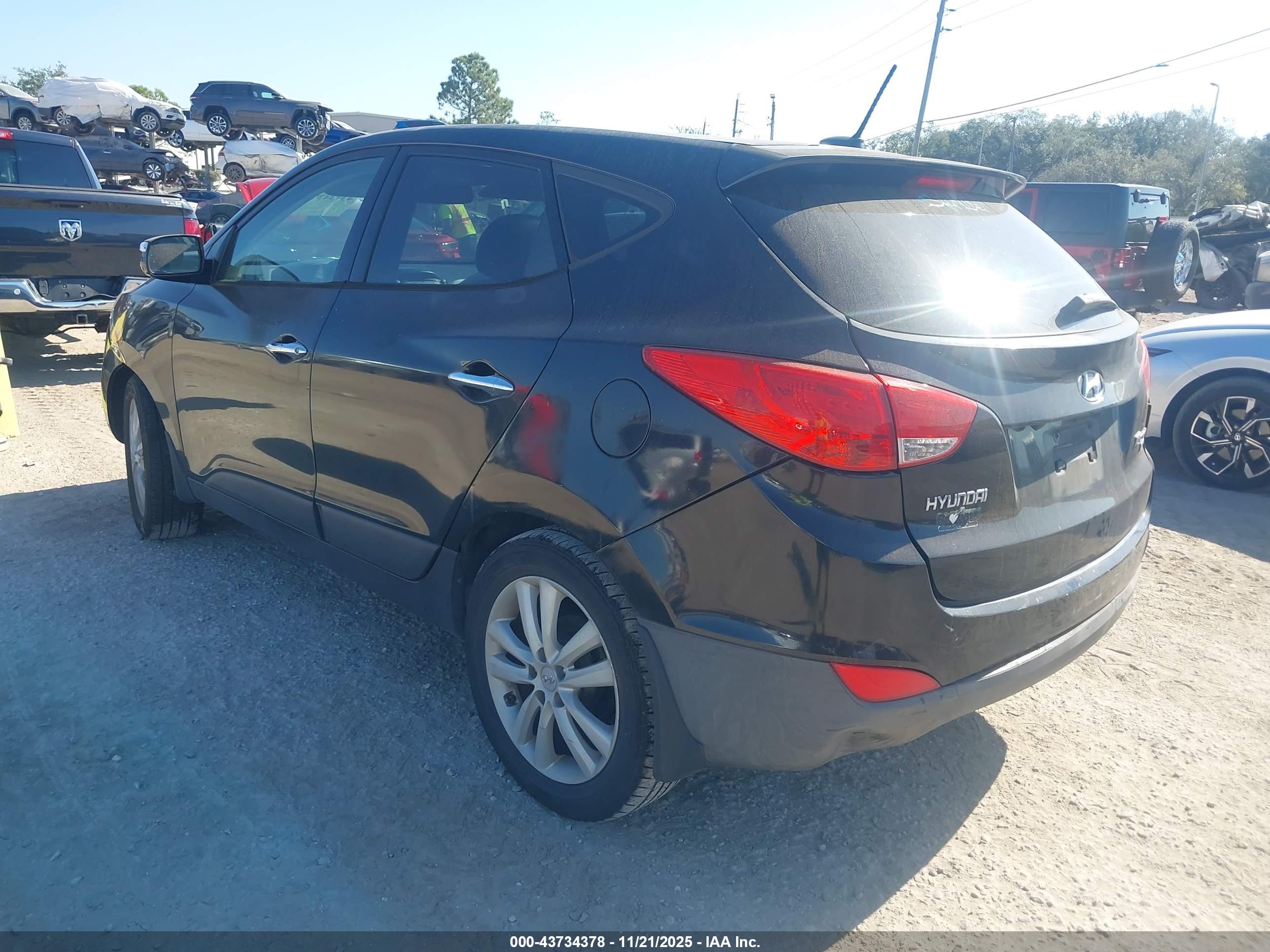 HYUNDAI TUCSON image 3