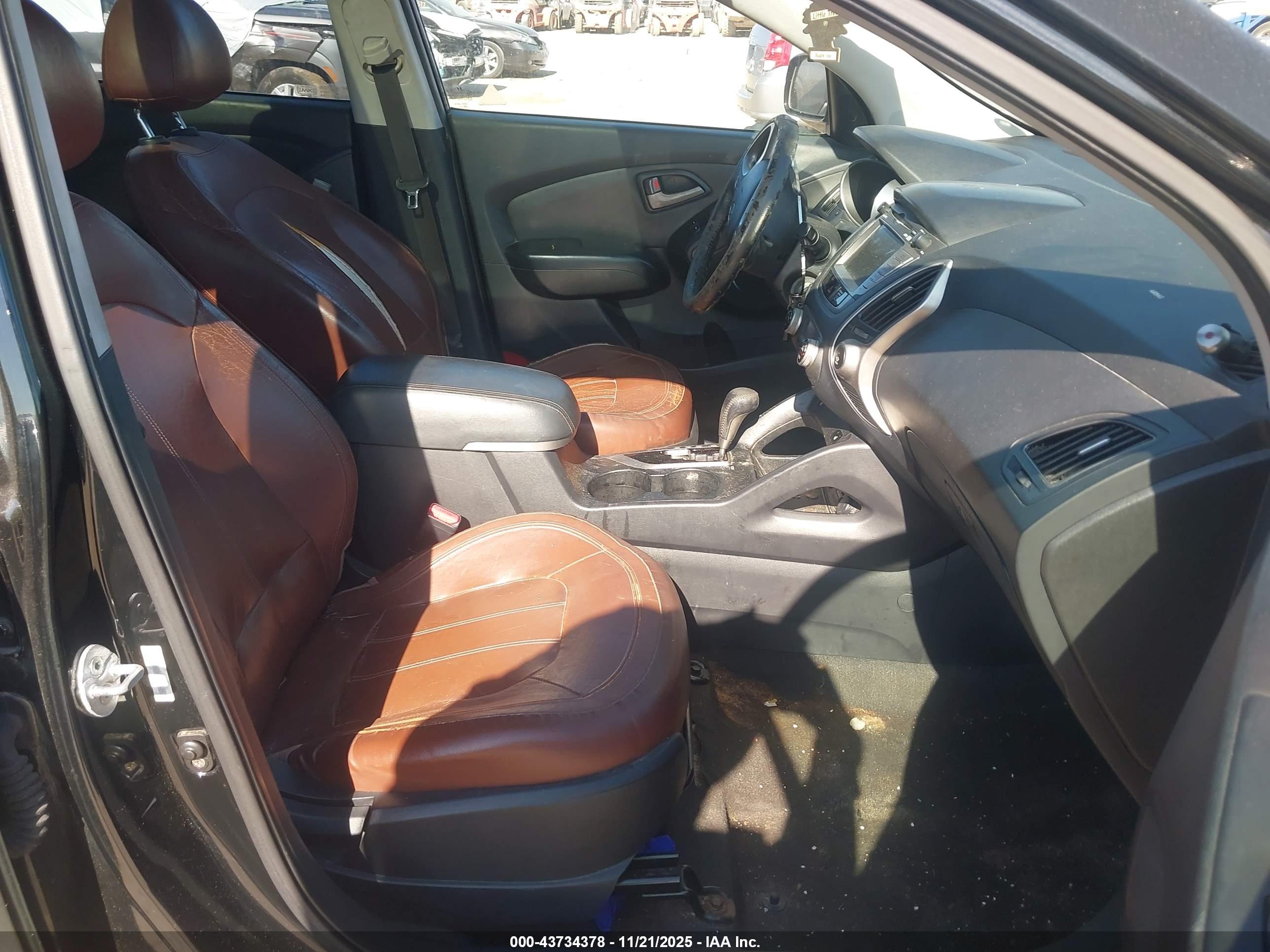 HYUNDAI TUCSON image 5