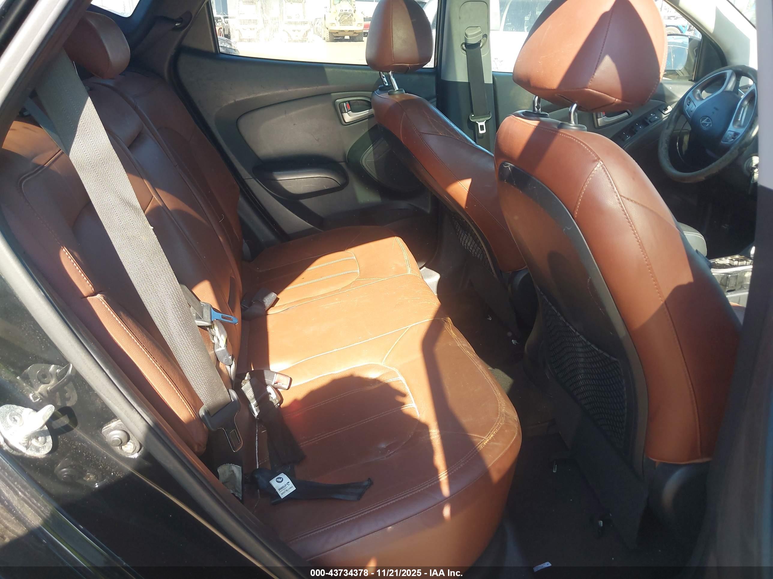 HYUNDAI TUCSON image 8