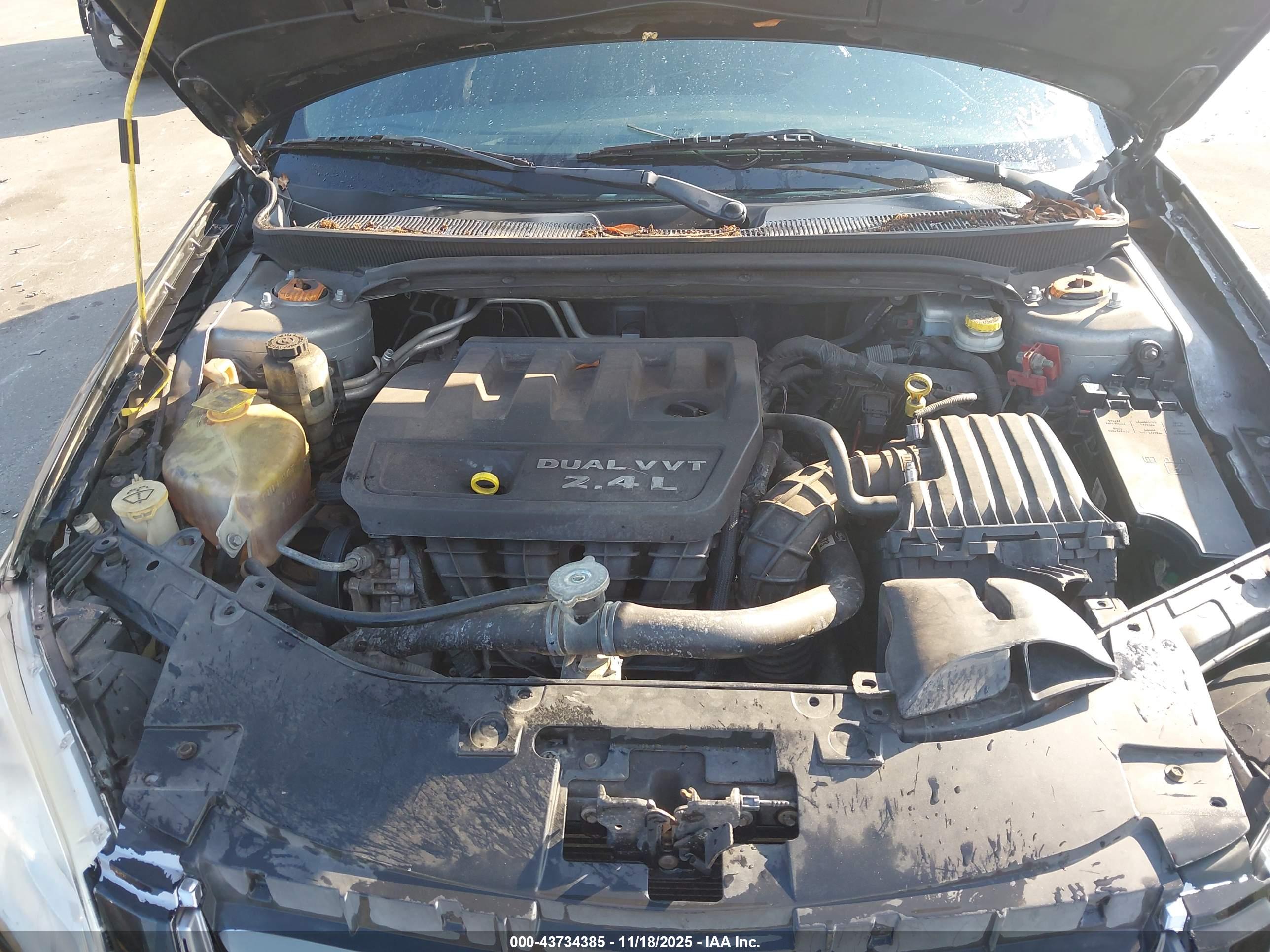 CHRYSLER 200 image 10