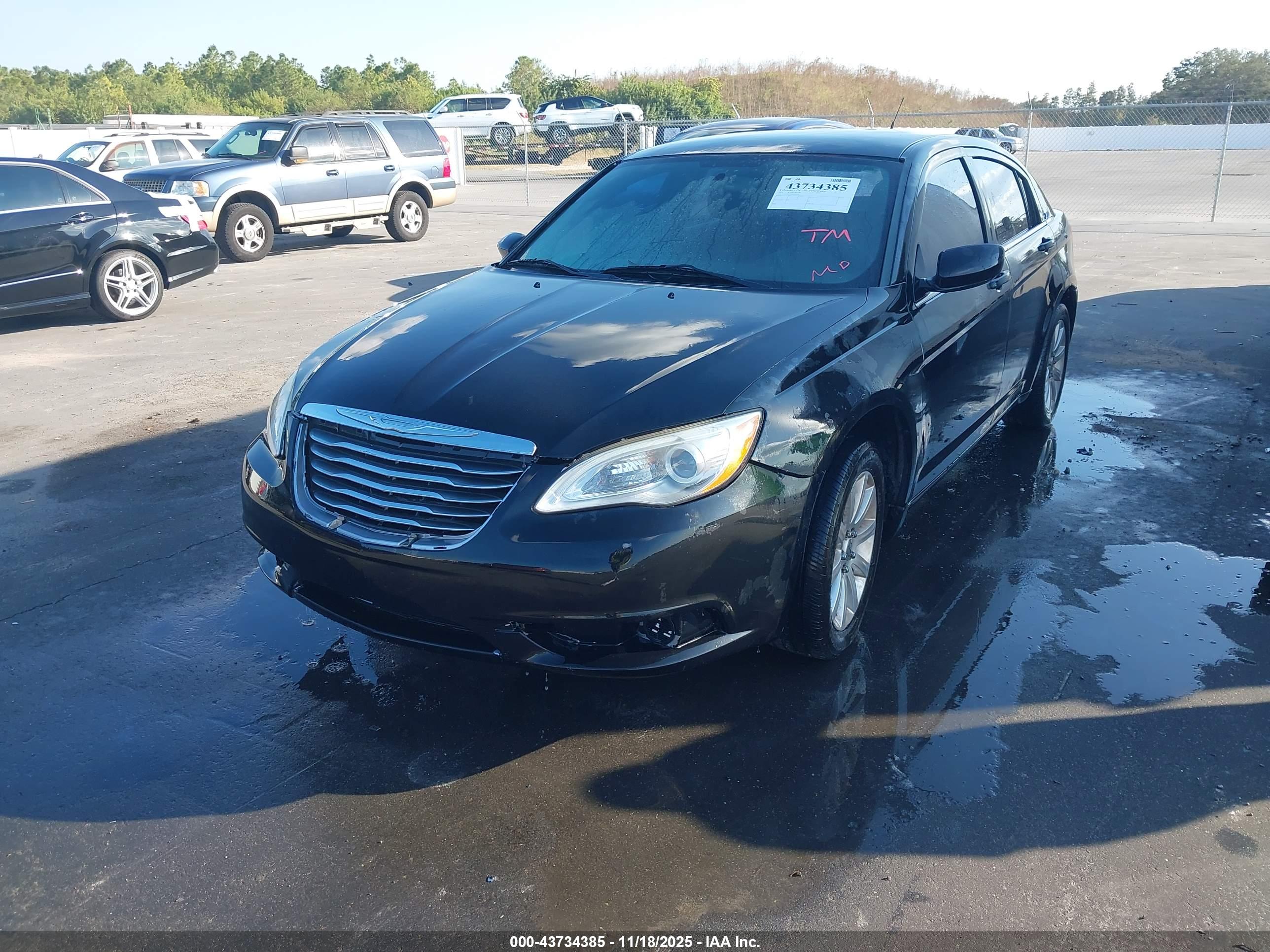 CHRYSLER 200 image 2