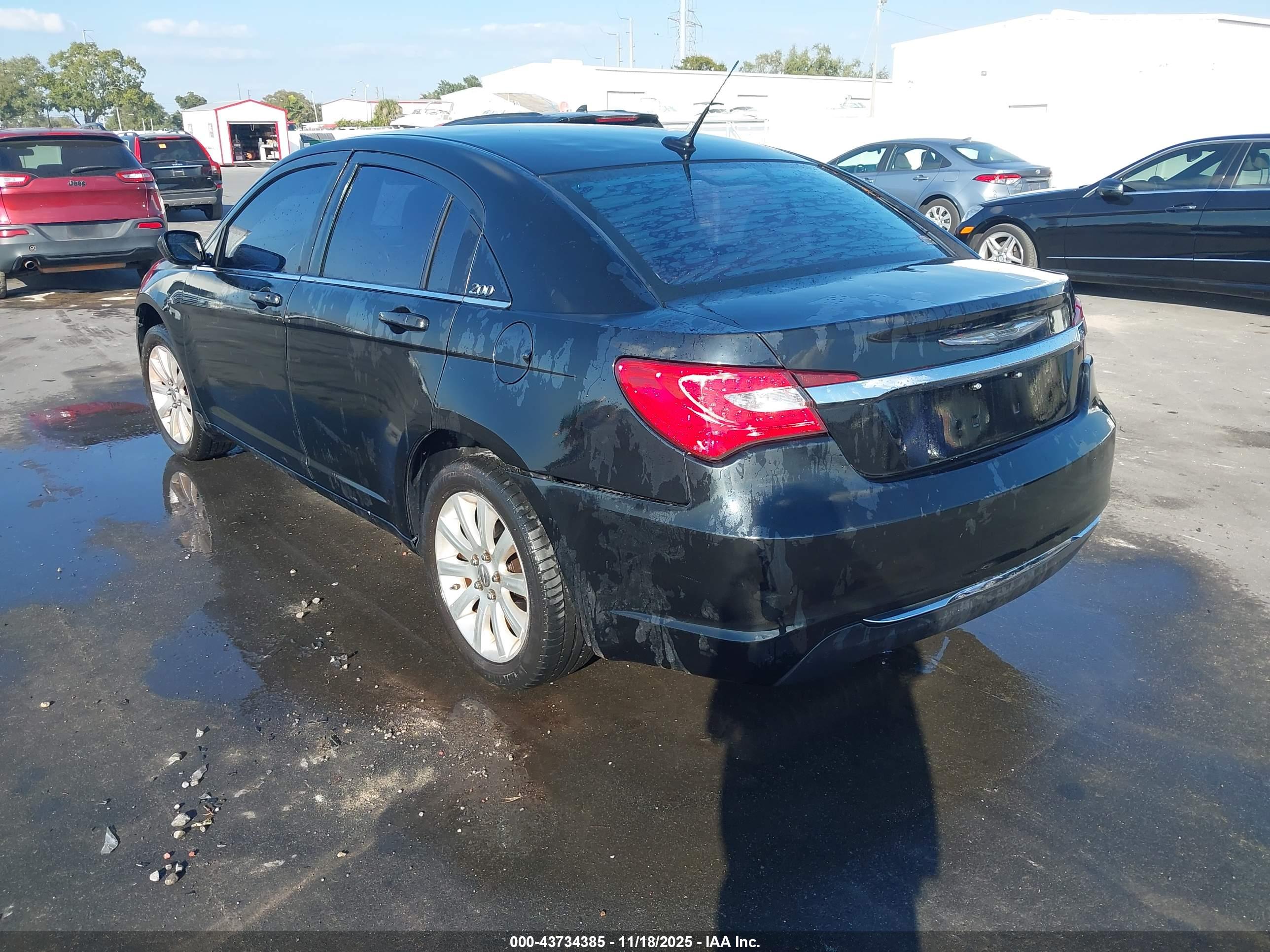 CHRYSLER 200 image 3