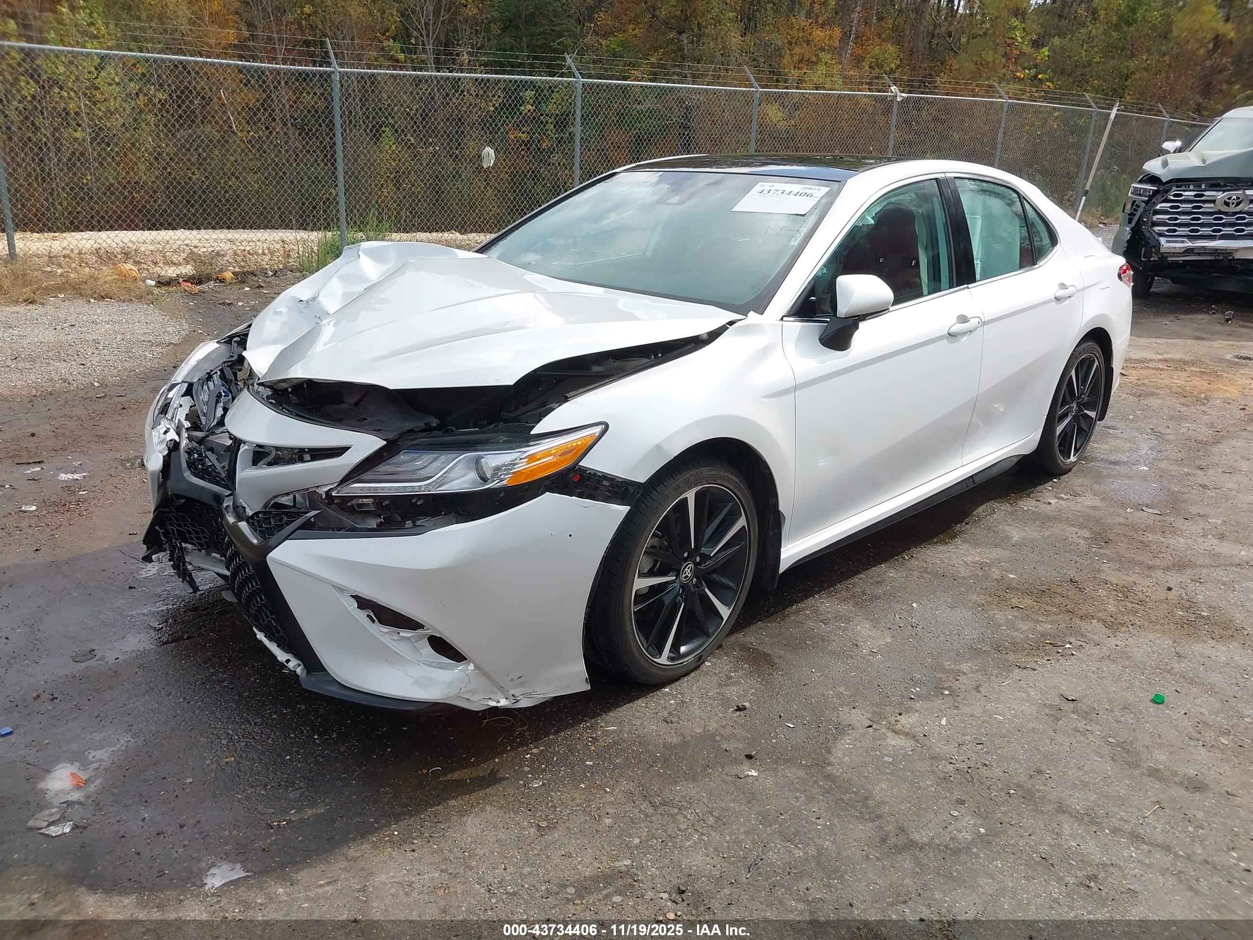 TOYOTA CAMRY image 2