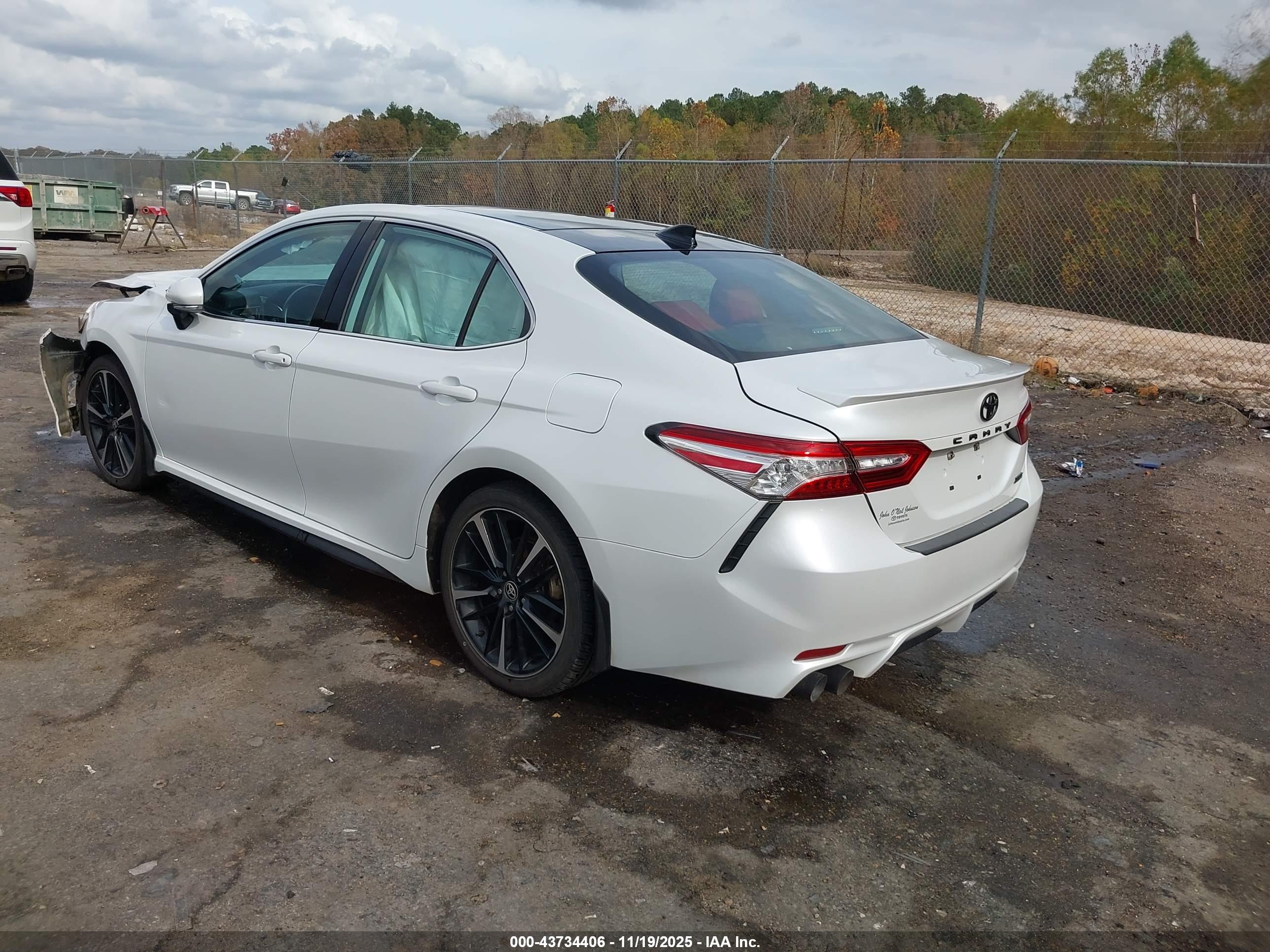 TOYOTA CAMRY image 3