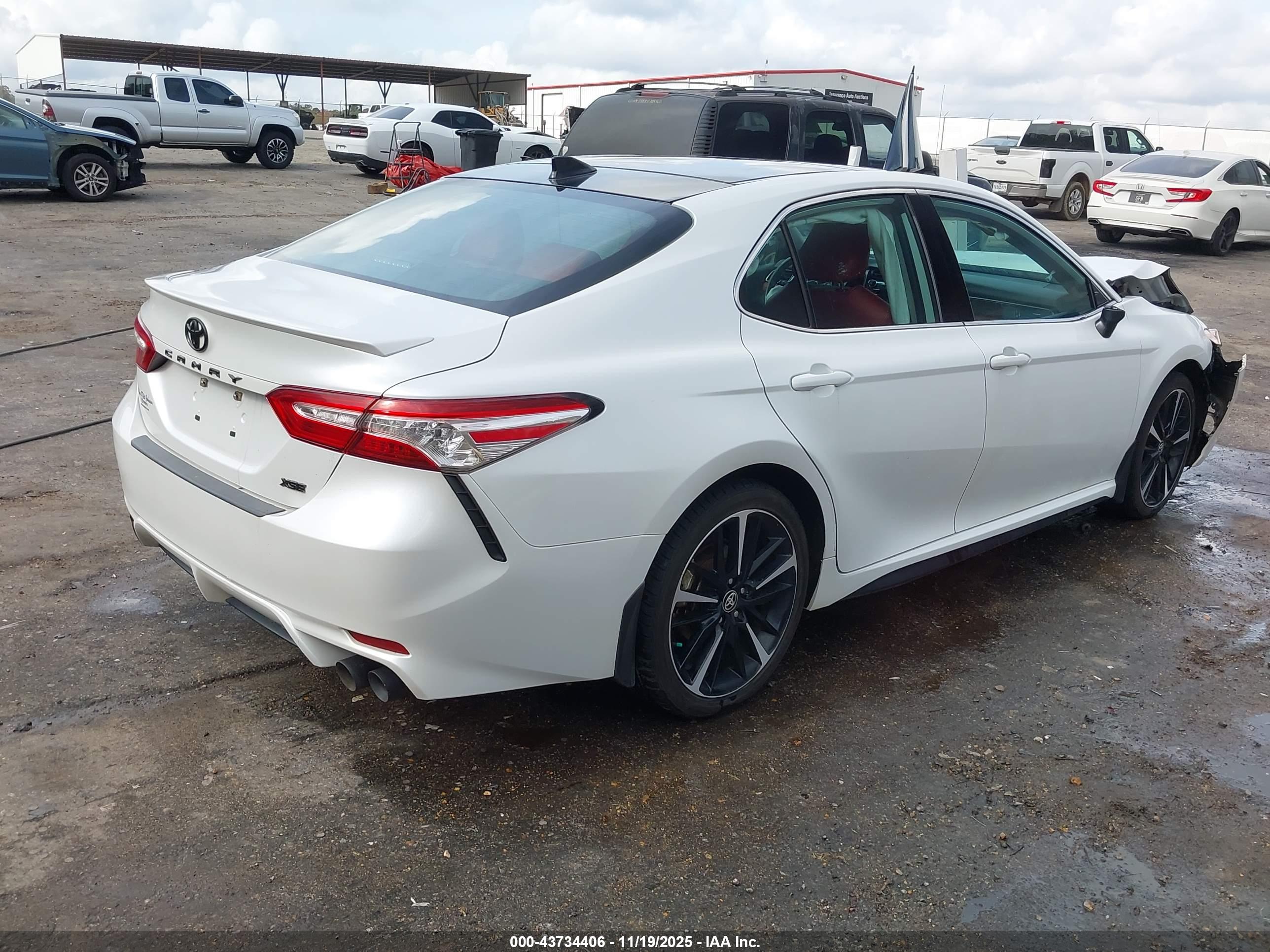 TOYOTA CAMRY image 4