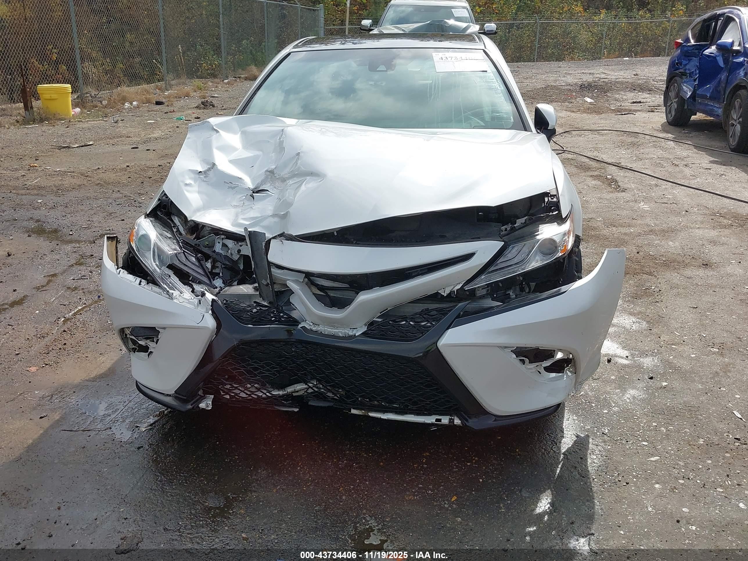 TOYOTA CAMRY image 6