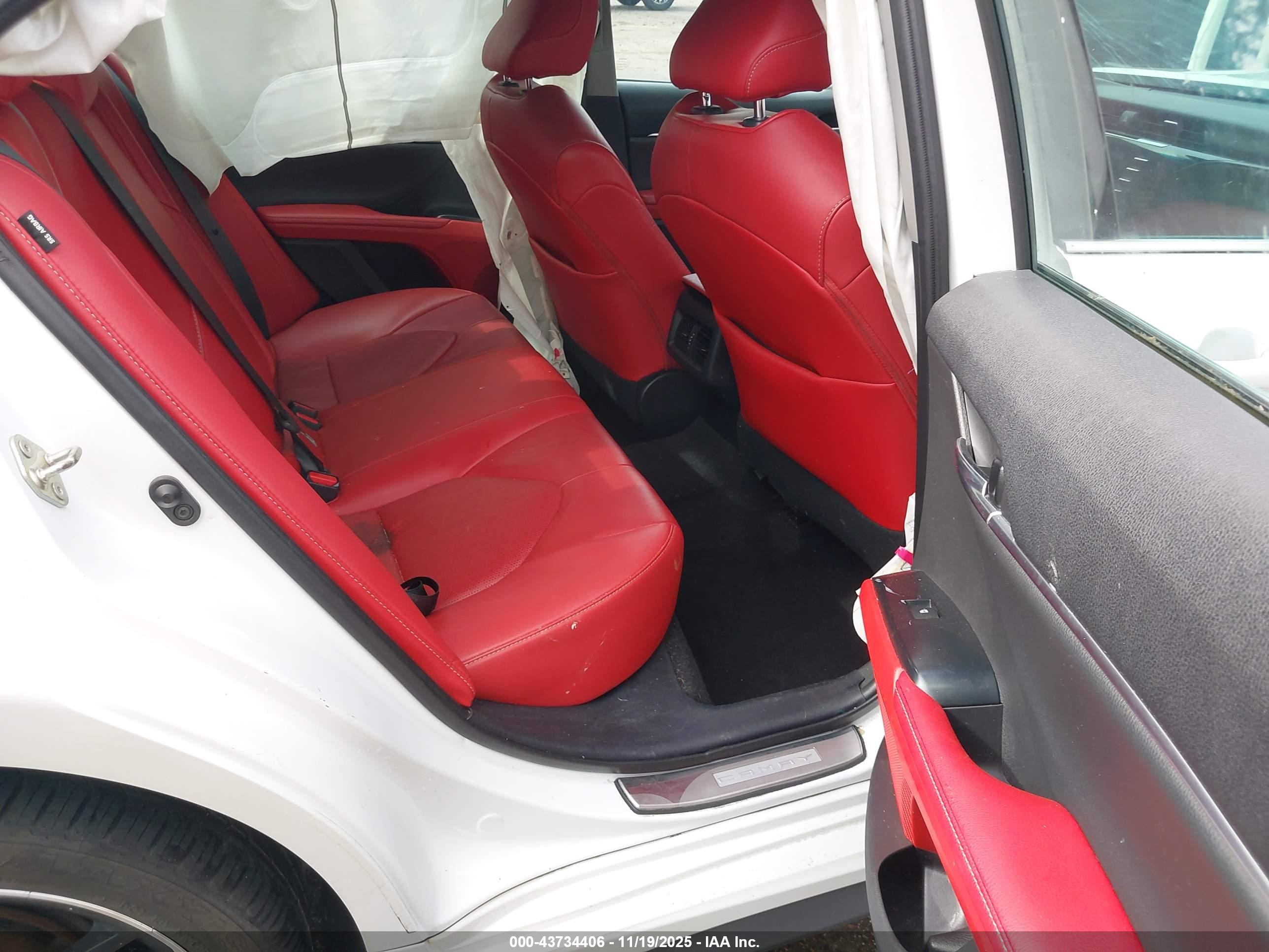 TOYOTA CAMRY image 8