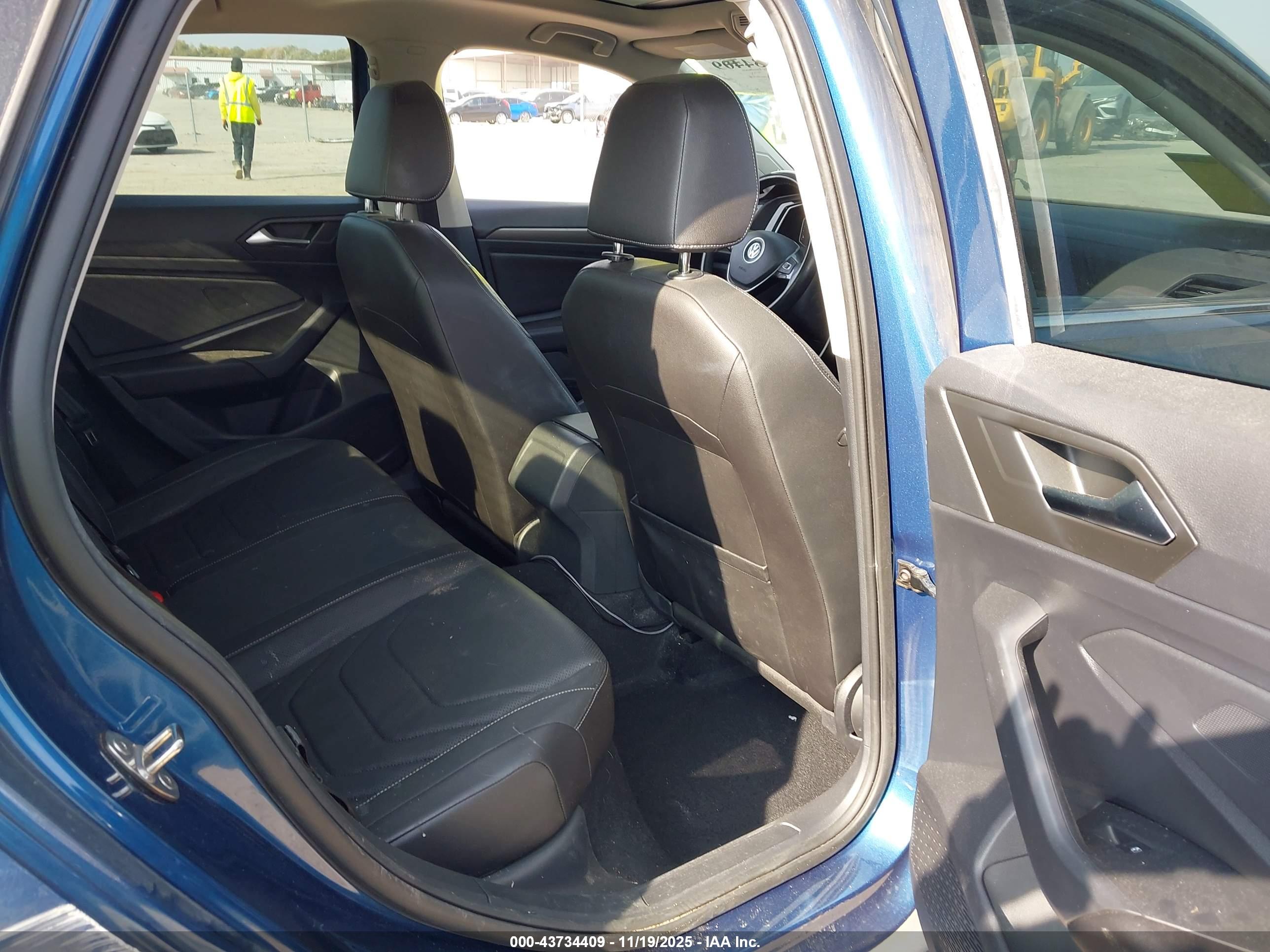 VOLKSWAGEN JETTA image 8