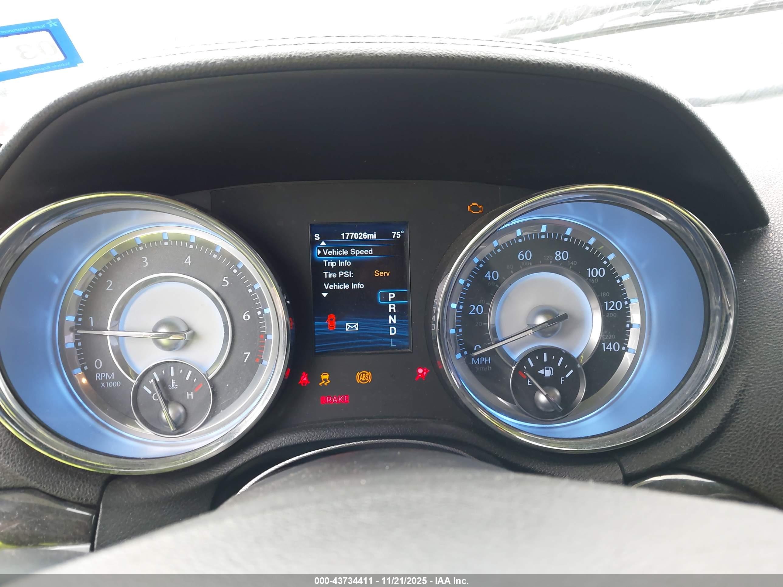 CHRYSLER 300C image 7
