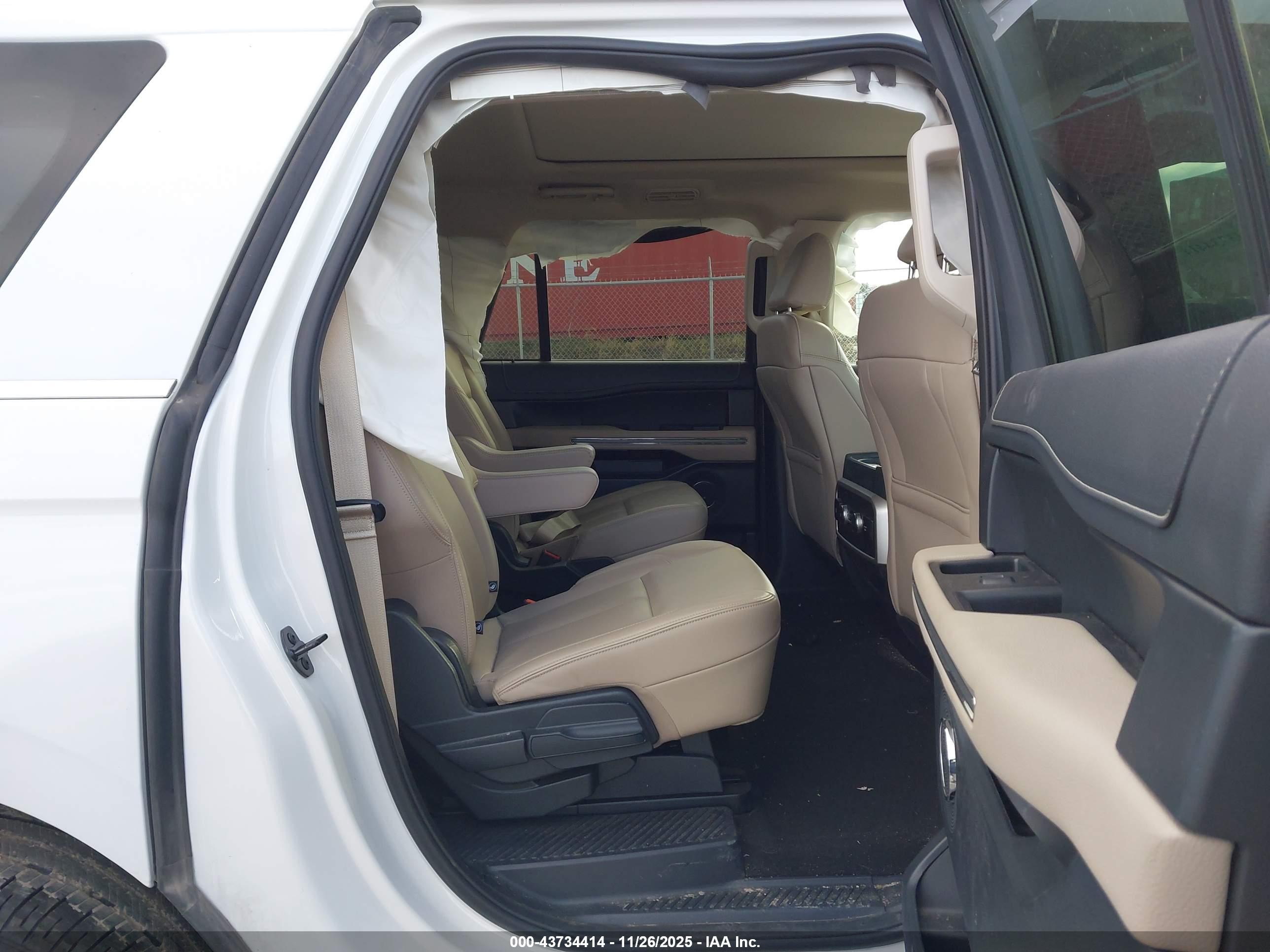 FORD EXPEDITION image 8