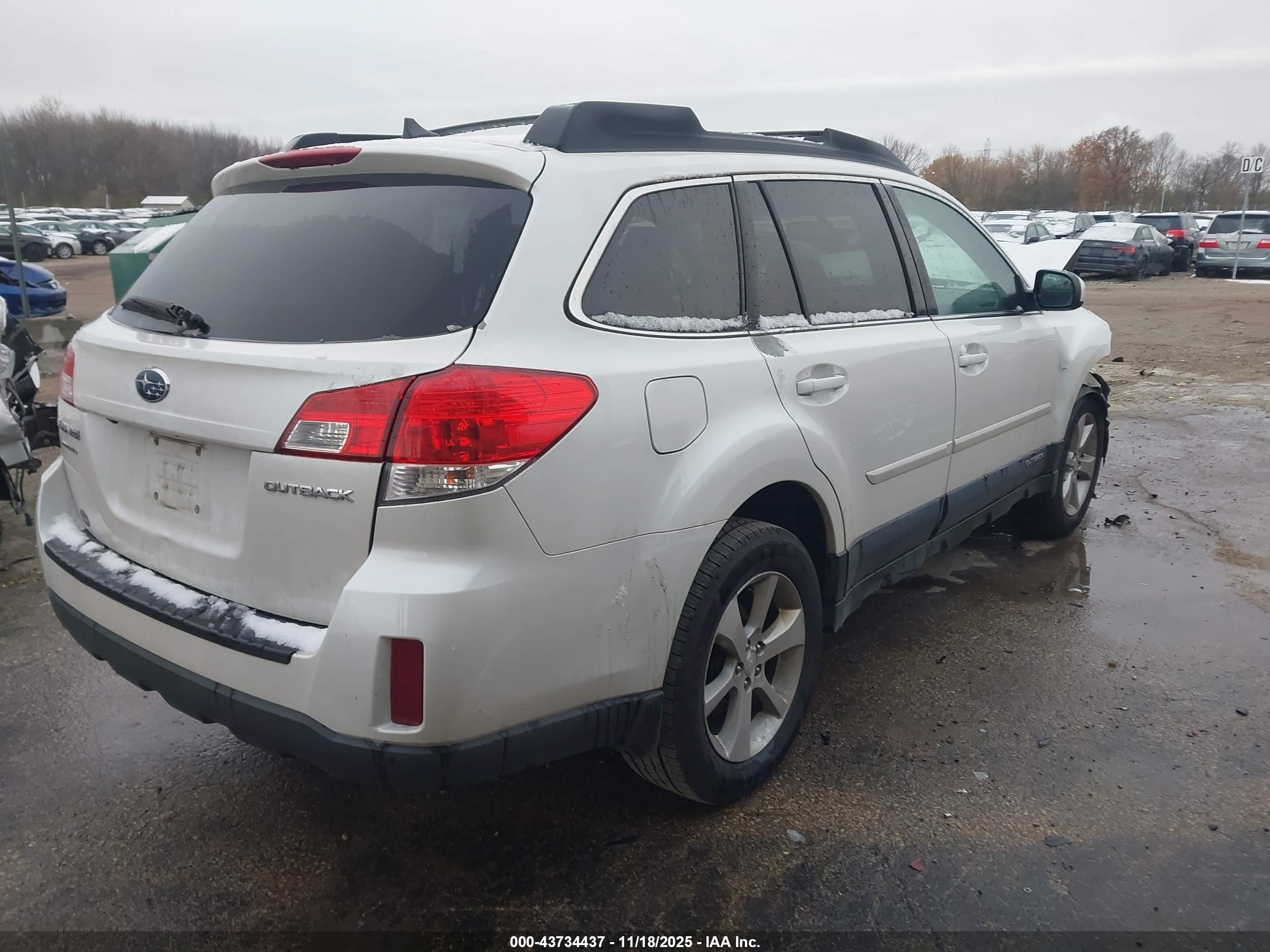 SUBARU OUTBACK image 4