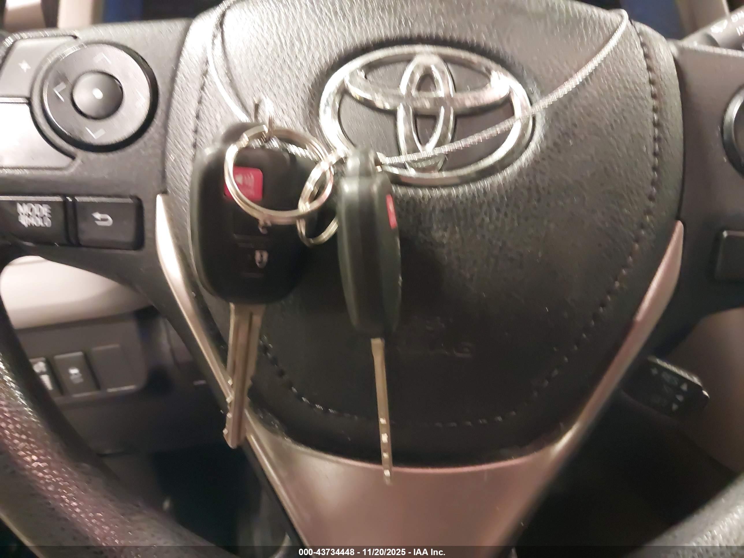 TOYOTA RAV4 image 11