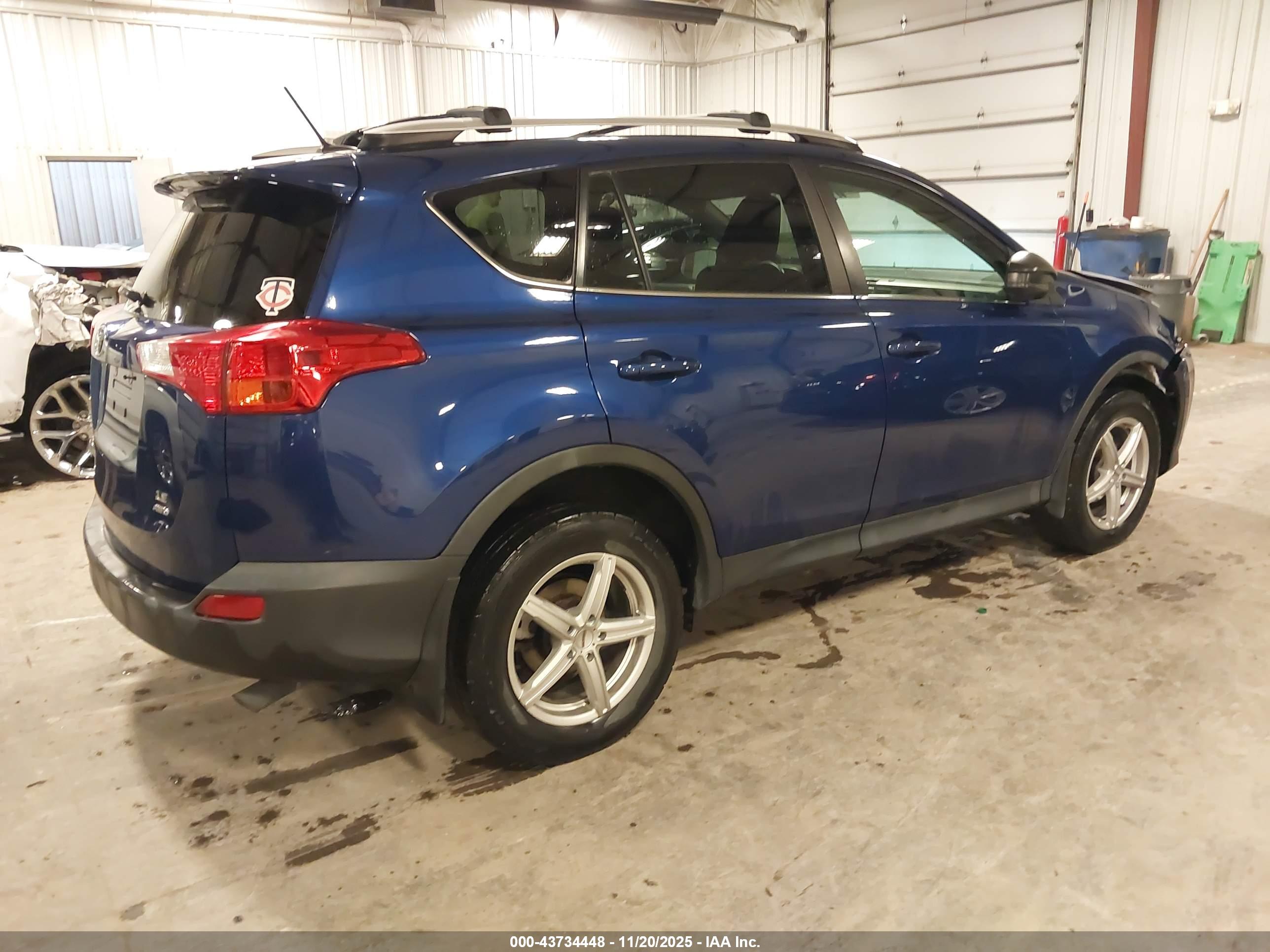 TOYOTA RAV4 image 4