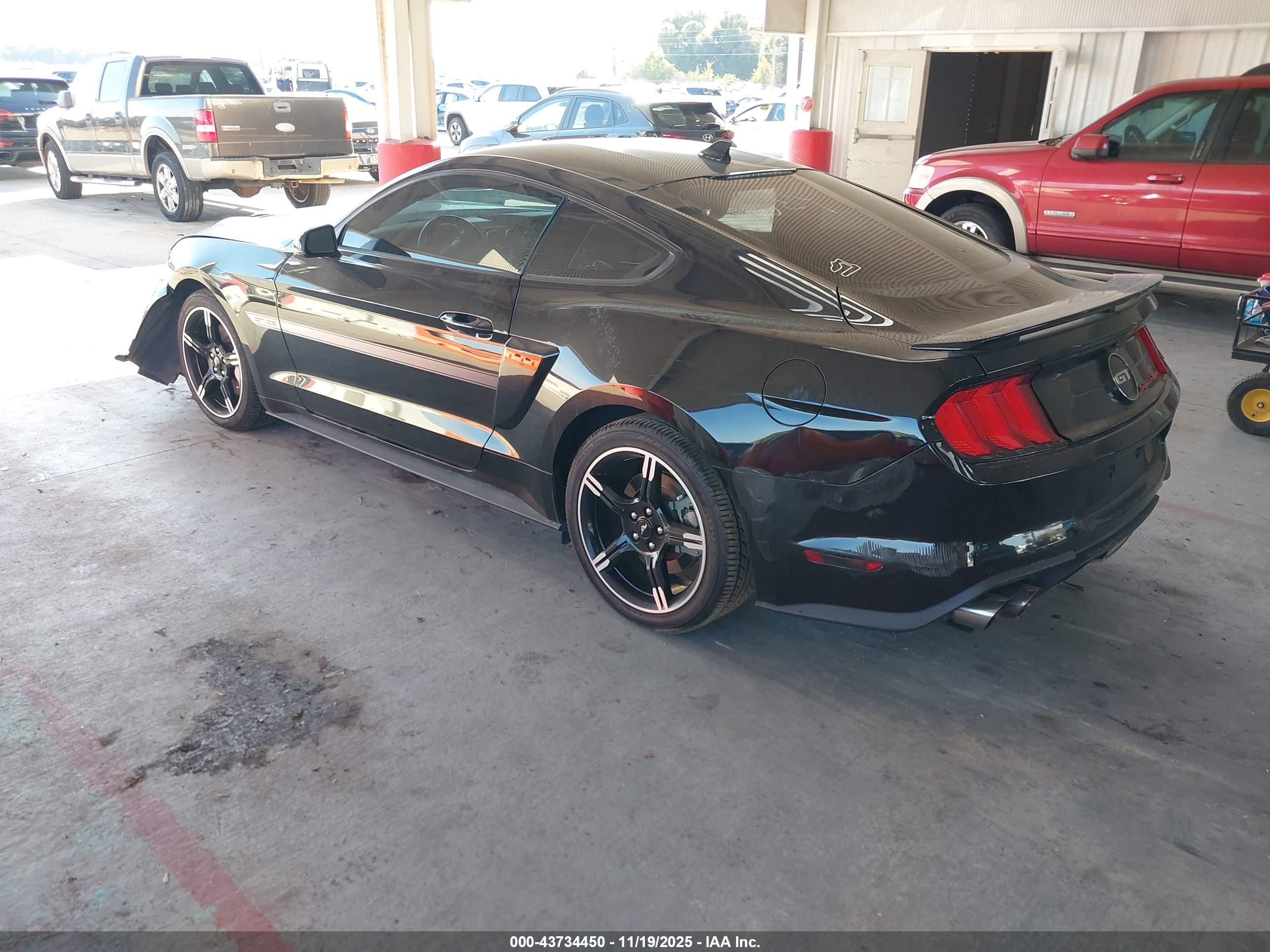 FORD MUSTANG image 3