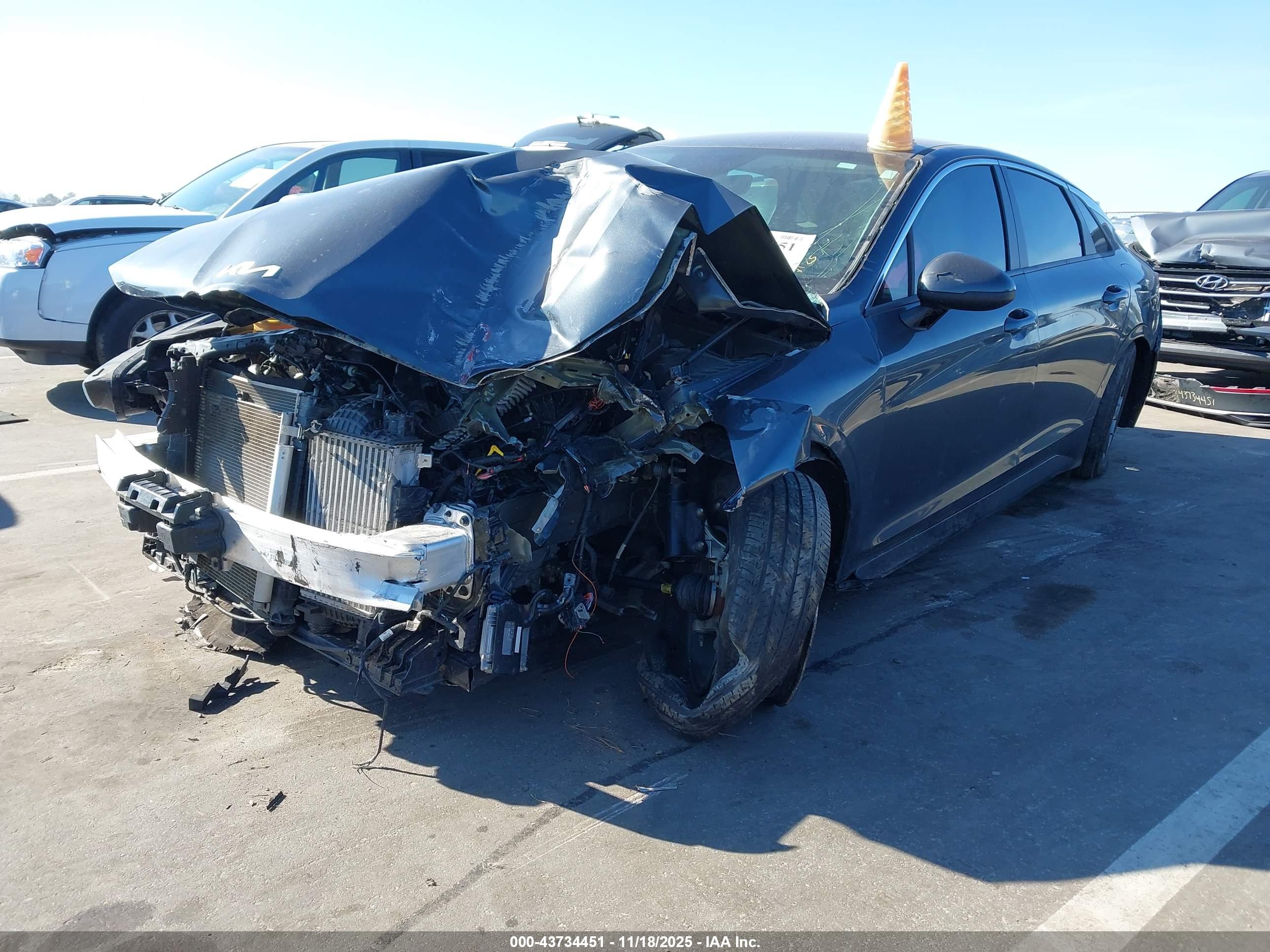 KIA K5 image 2