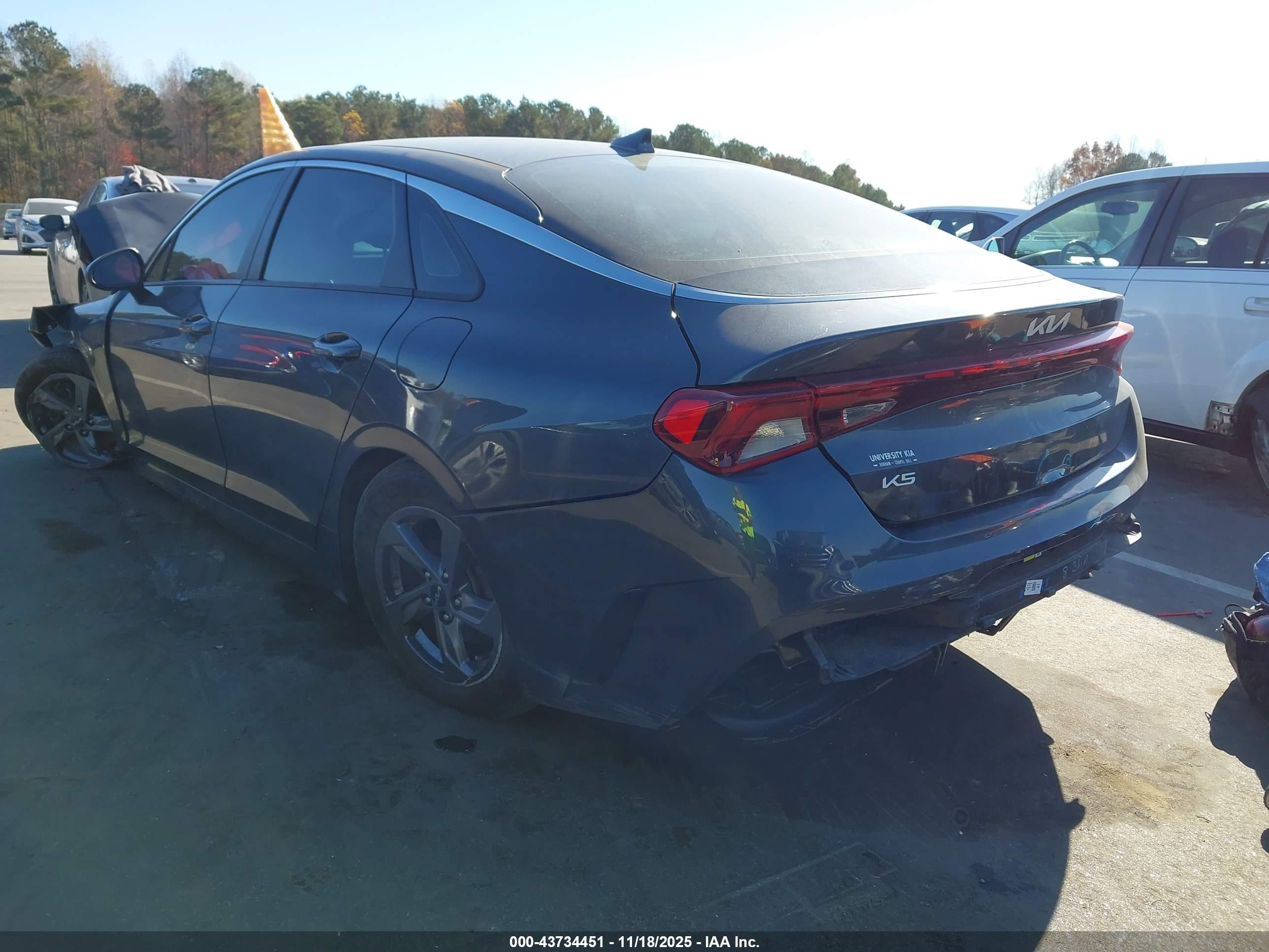 KIA K5 image 3