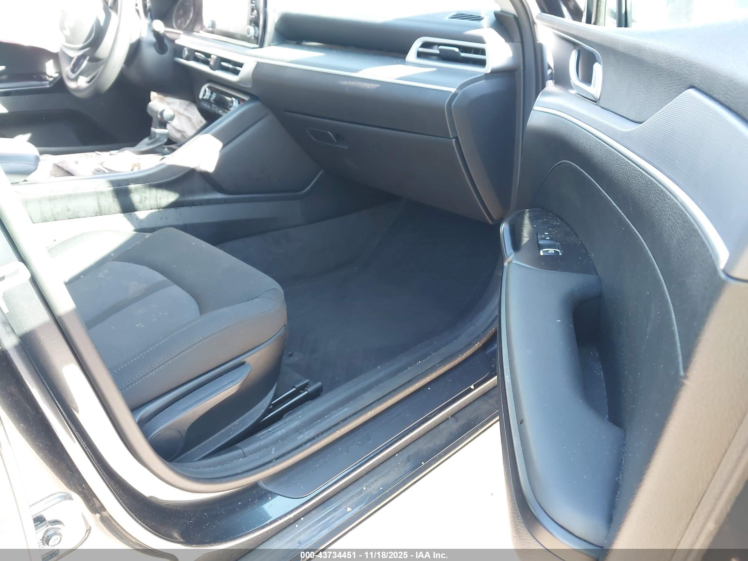 KIA K5 image 5