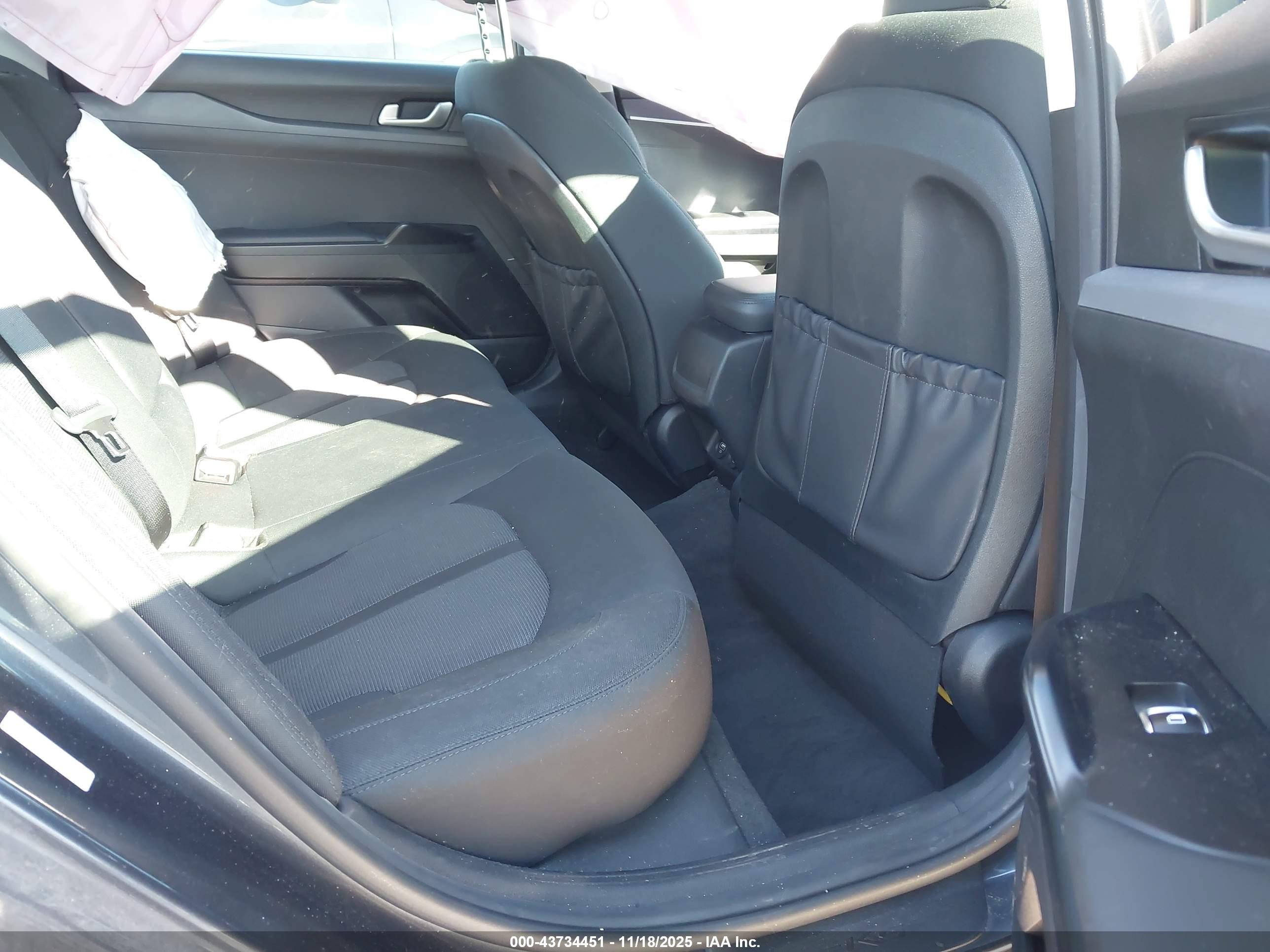KIA K5 image 8