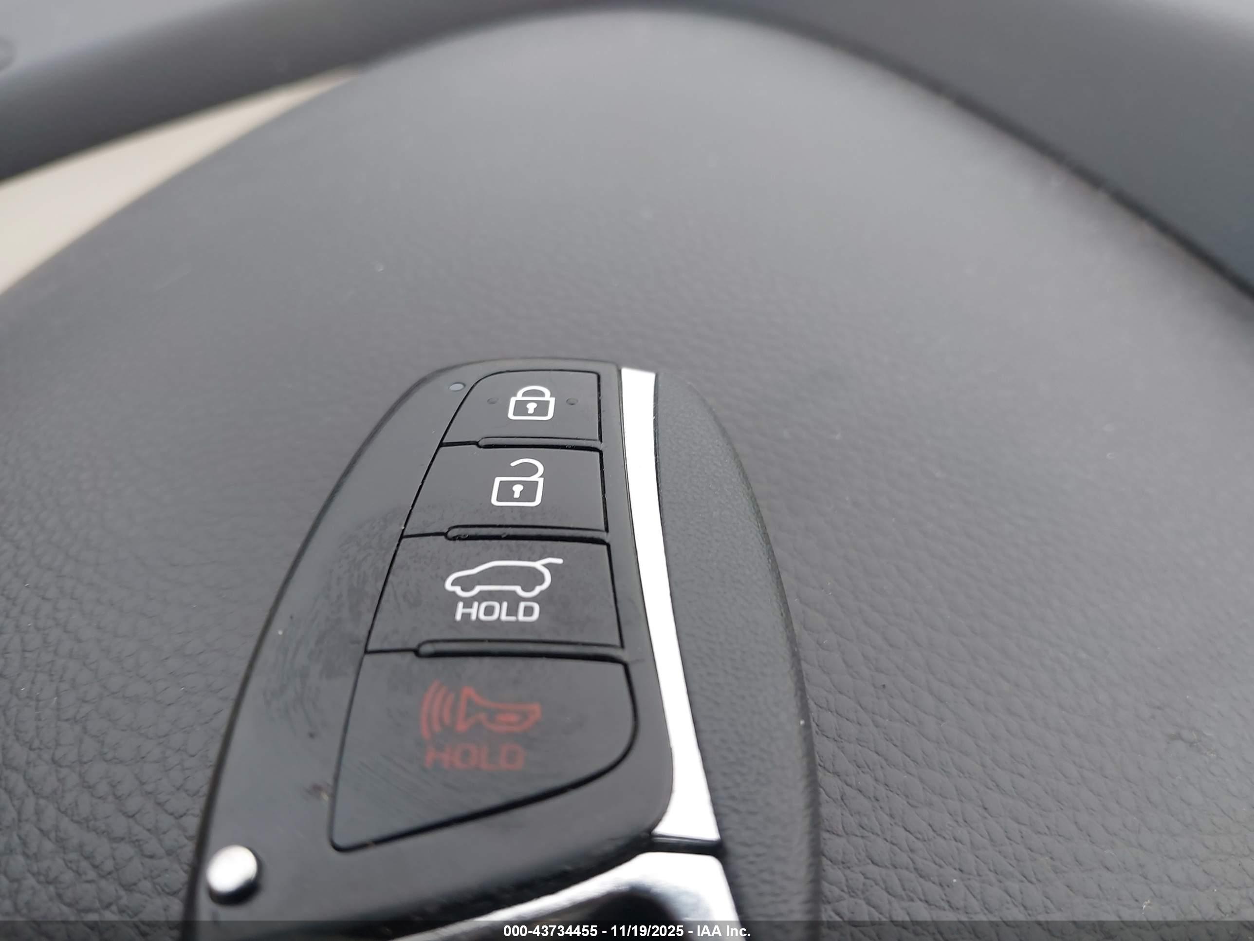 HYUNDAI SANTA image 11