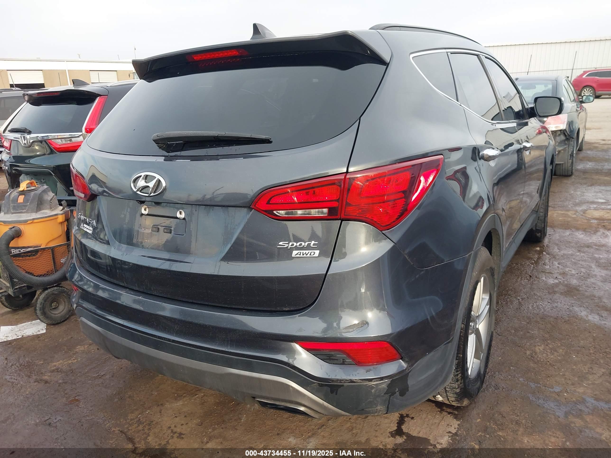 HYUNDAI SANTA image 4