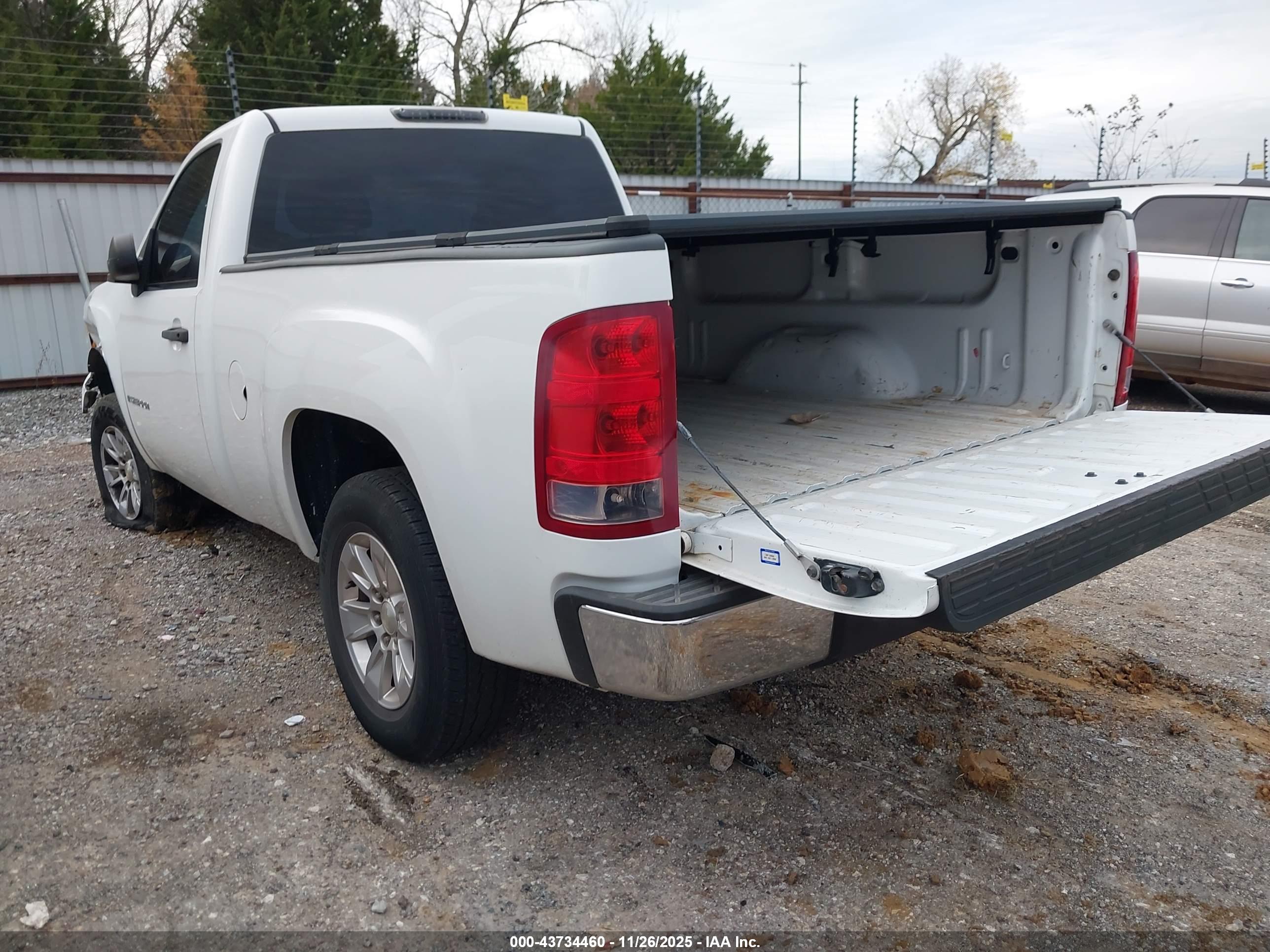 GMC SIERRA image 3