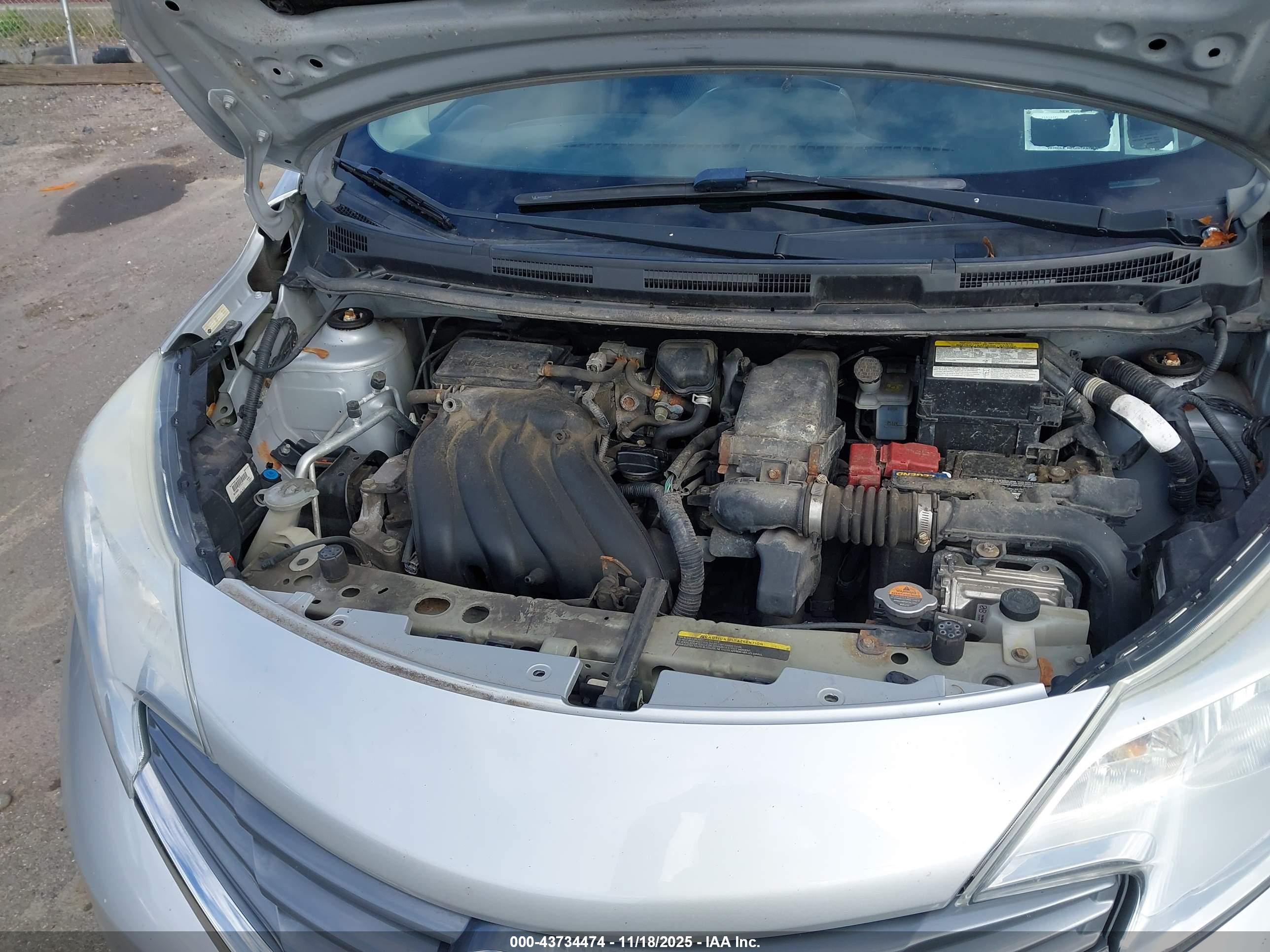 NISSAN VERSA image 10