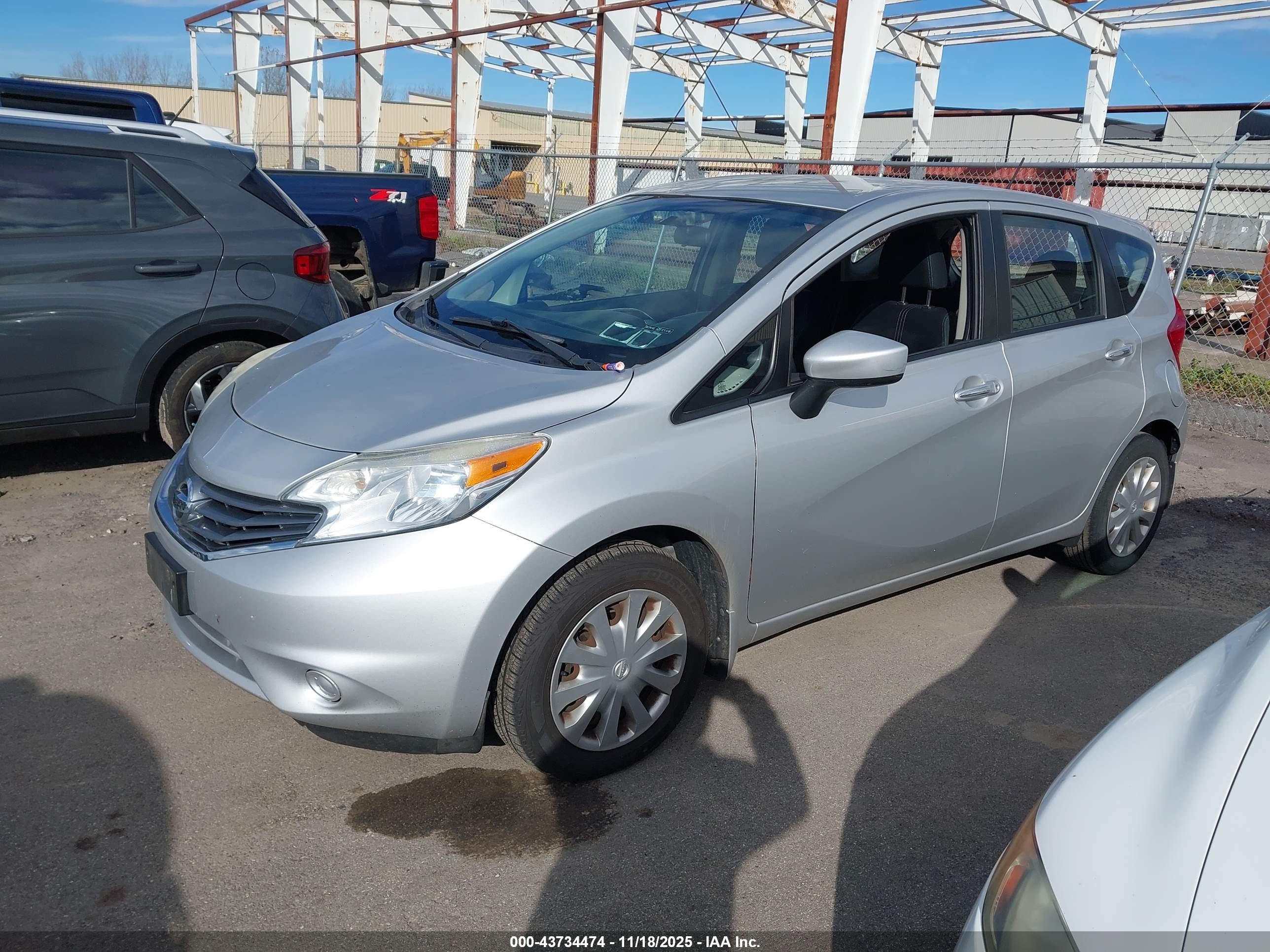 NISSAN VERSA image 2